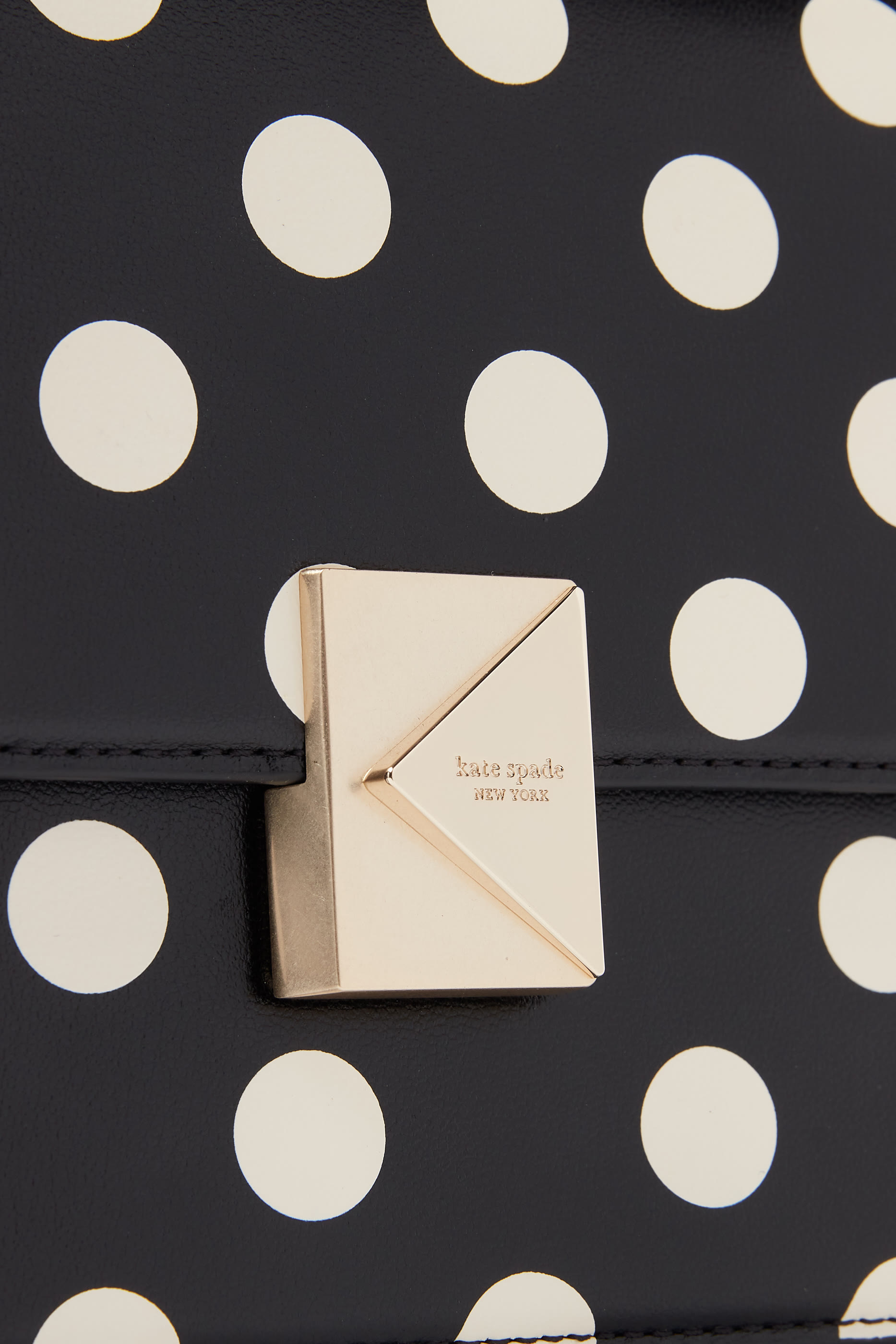 حقيبة كتف ديكو بنقشة نقاط بولكا وسلسلة