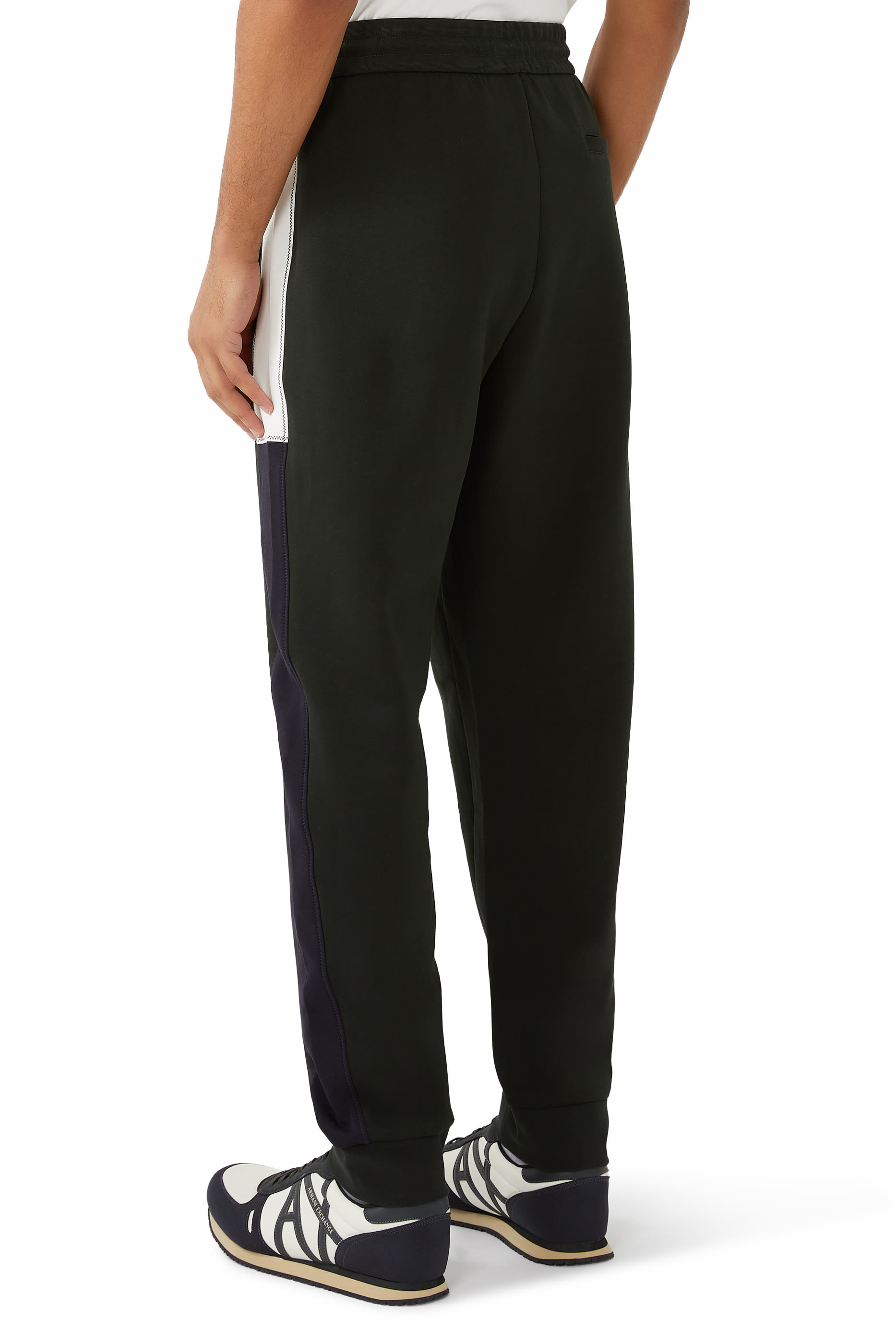 بنطال رياضي بشعار الماركة