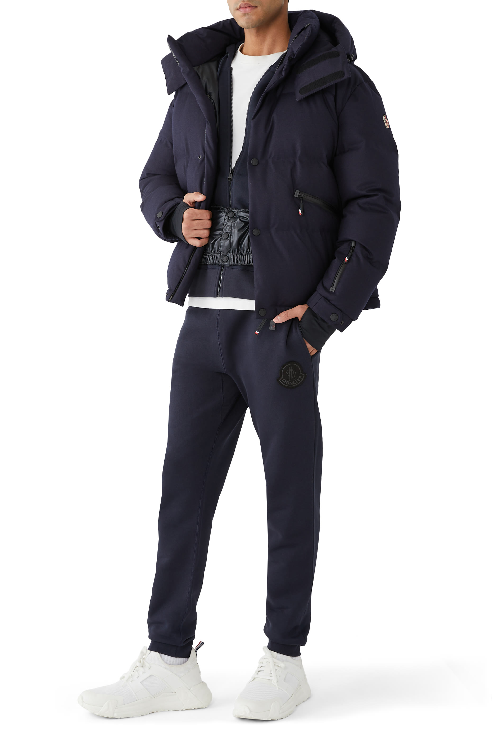 ينطال رياضي بشعار الماركة قطن