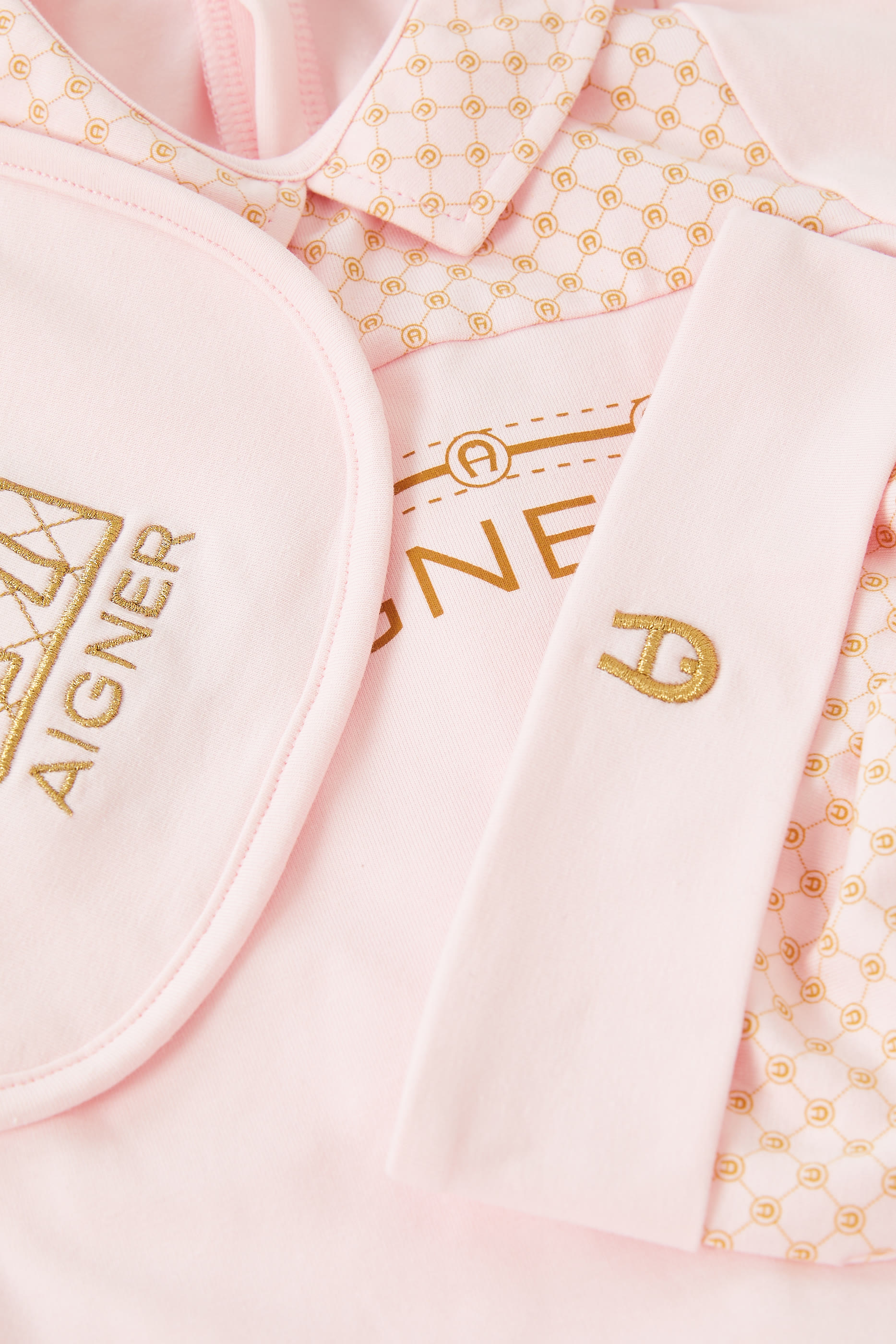 طقم لباس قطعة واحدة