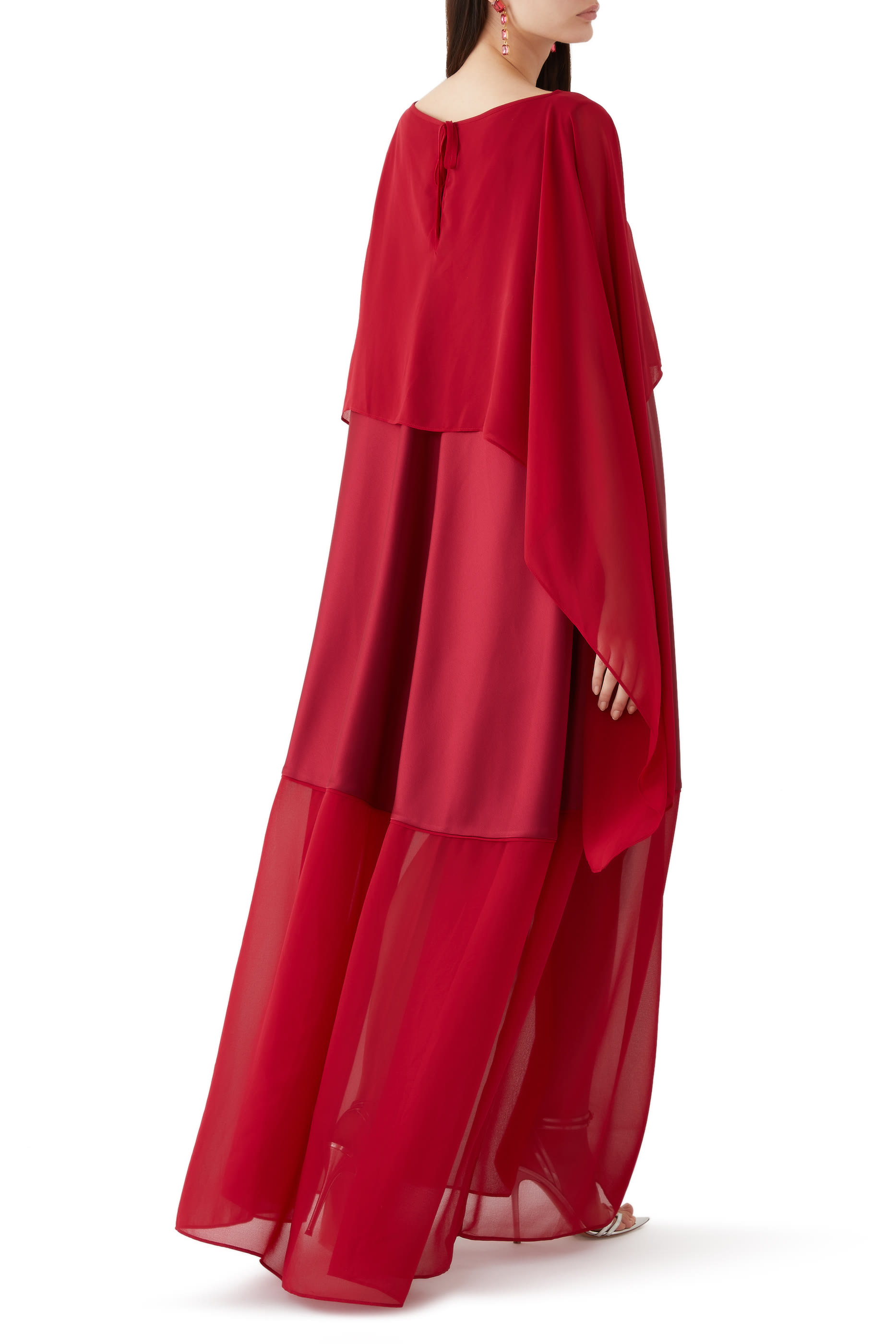 فستان بأكمام كاب