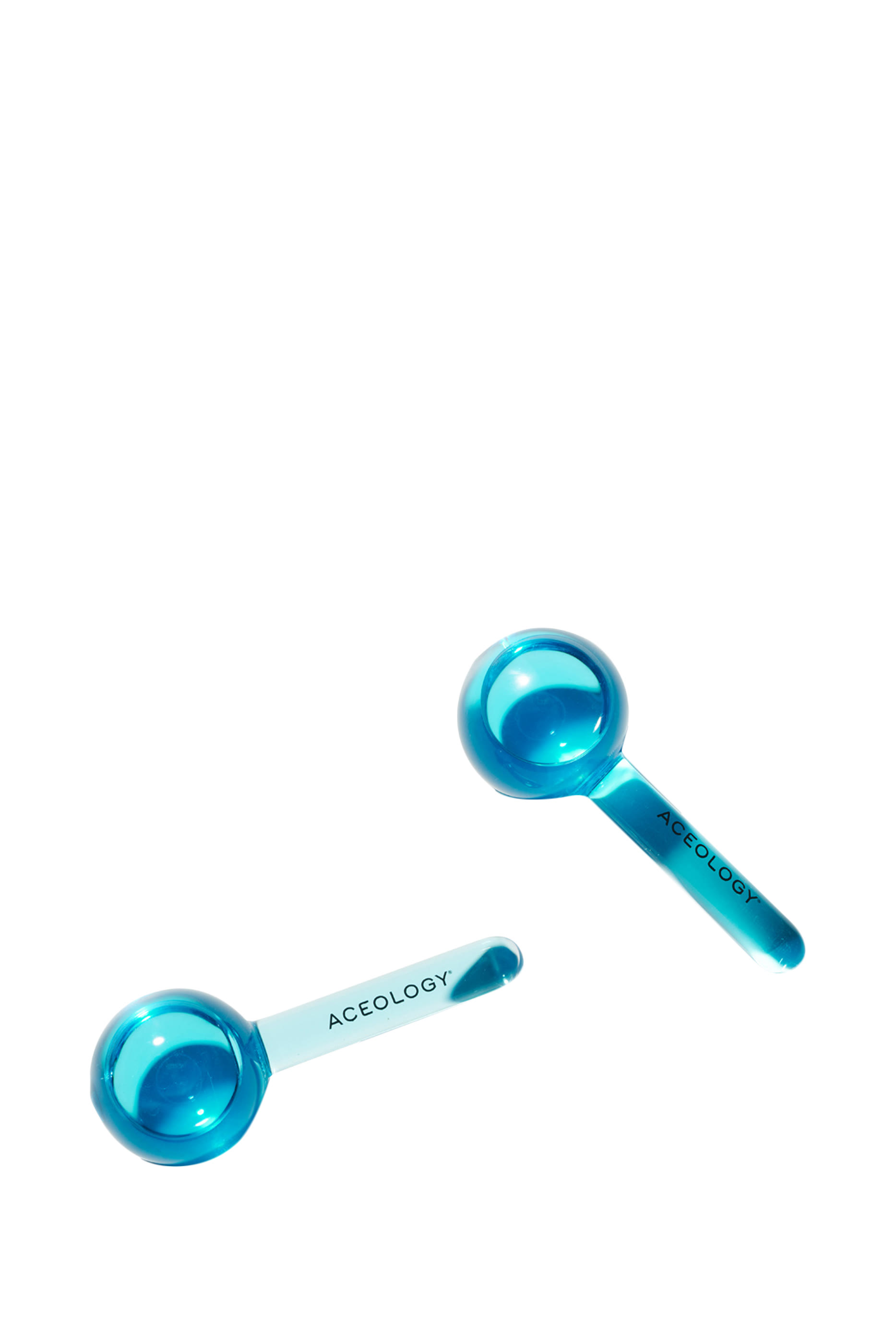 أداة تدليك الوجه الكروية الثلجية