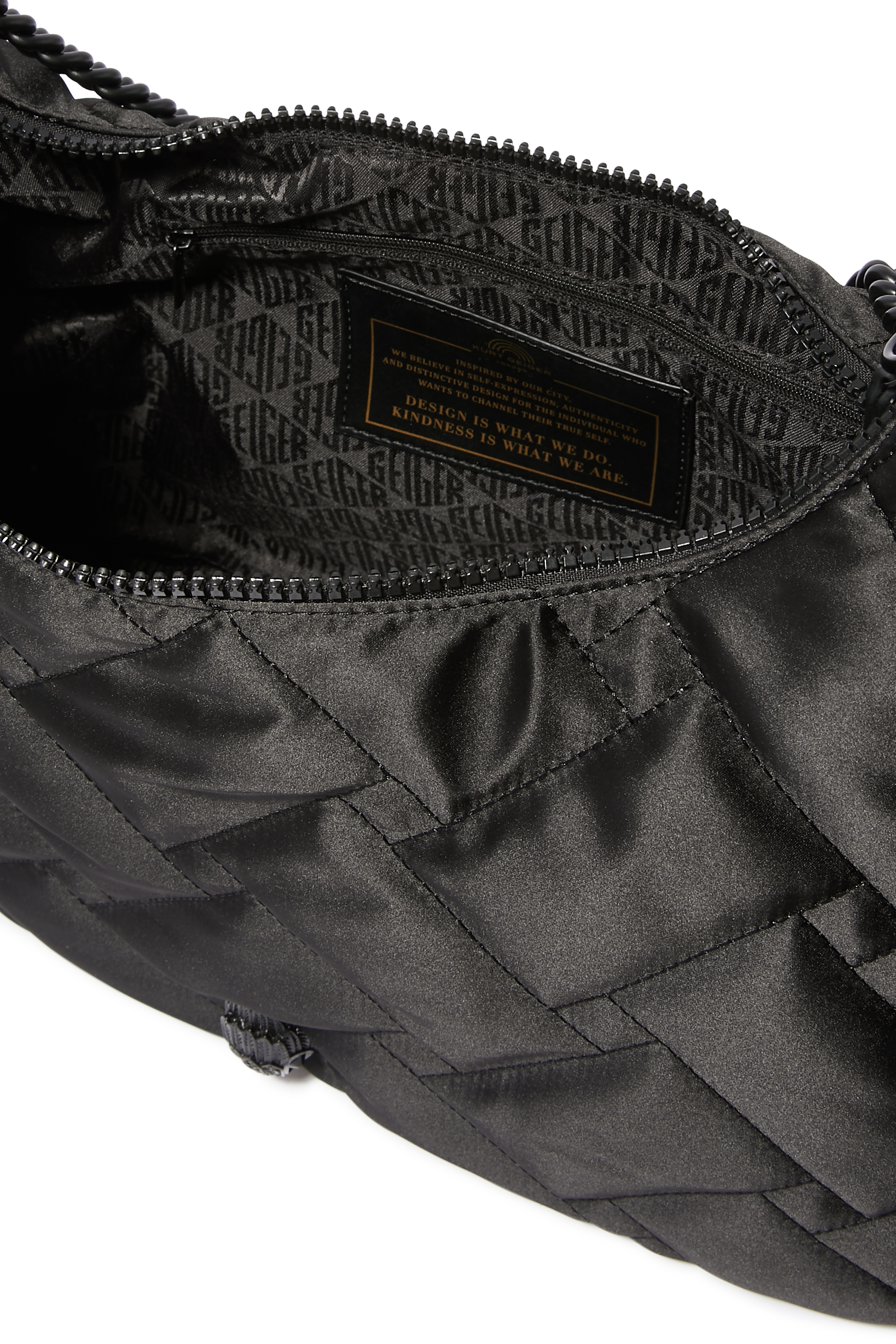 حقيبة هوبو كروس نايلون معاد تدويره