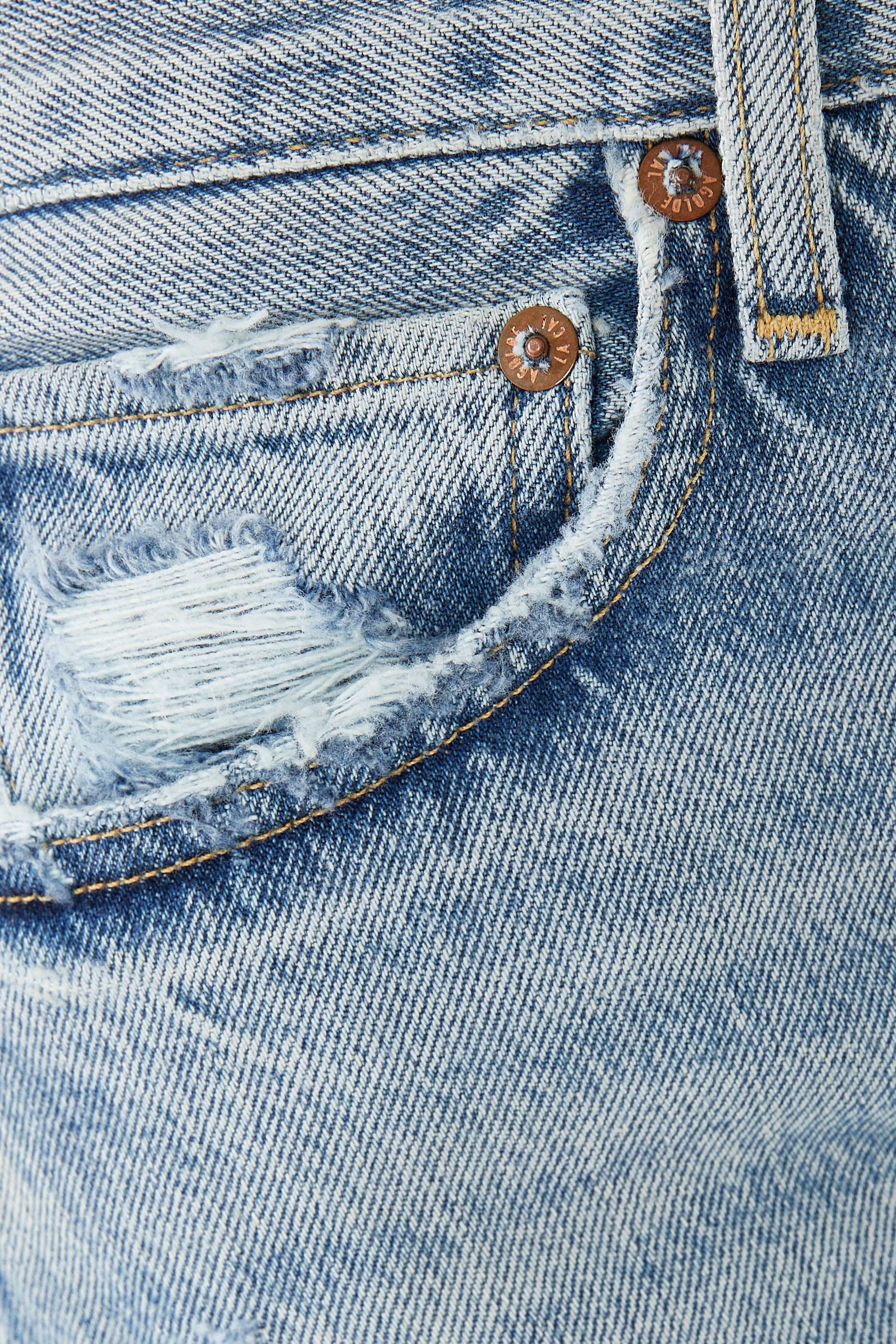 بنطال جينز ناينتيز بينش بتفاصيل ممزقة