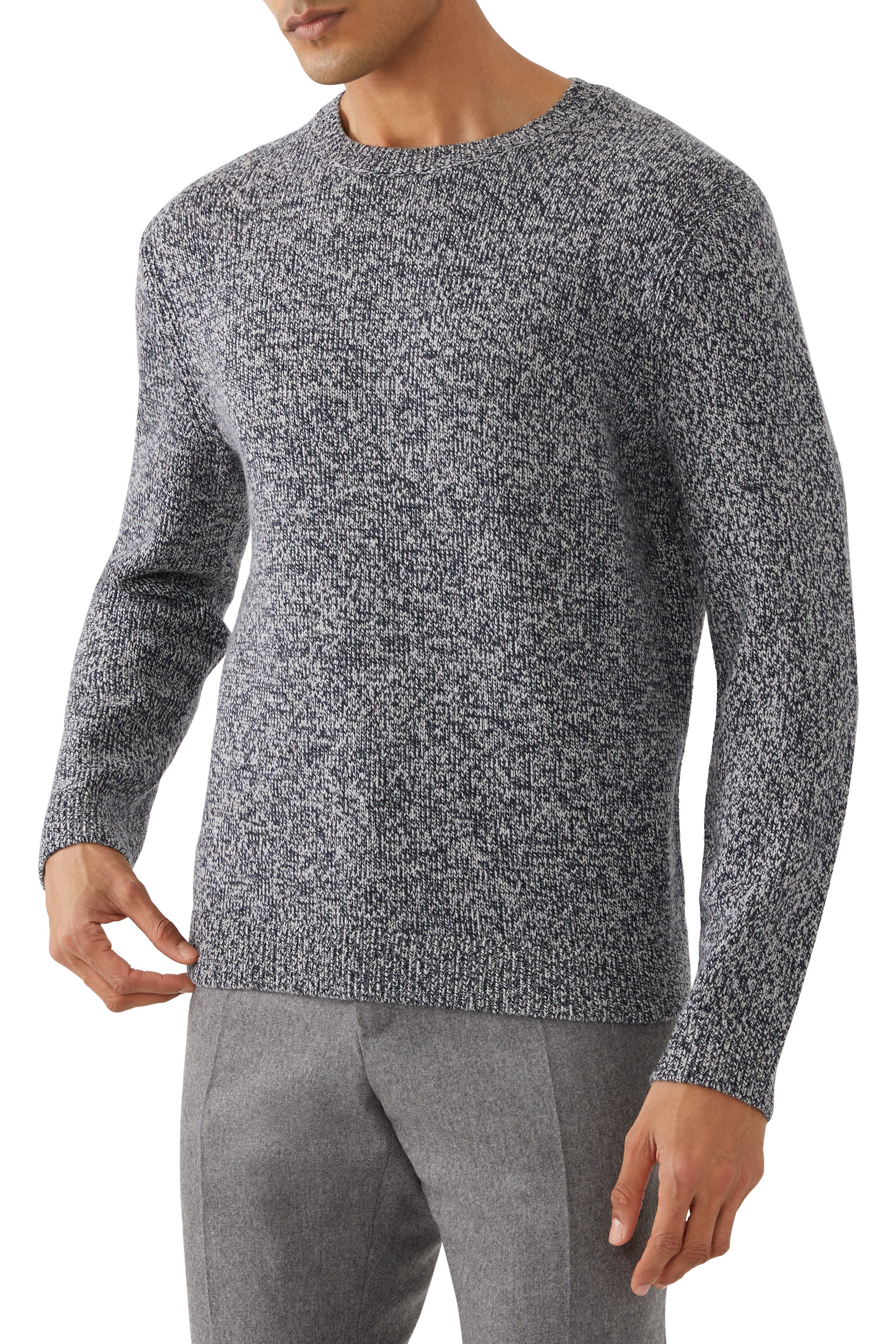 كنزة هيلز بياقة ضيقة