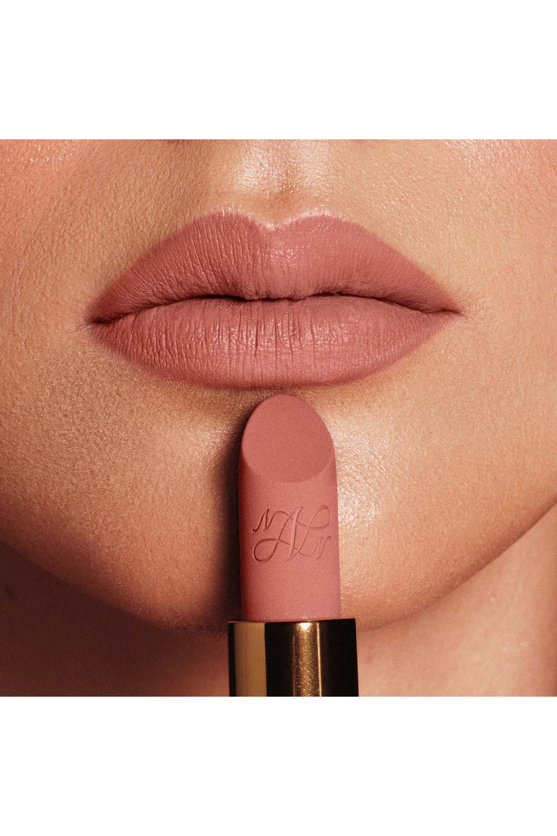 أحمر شفاه فيلفيت كوتور غير لامع