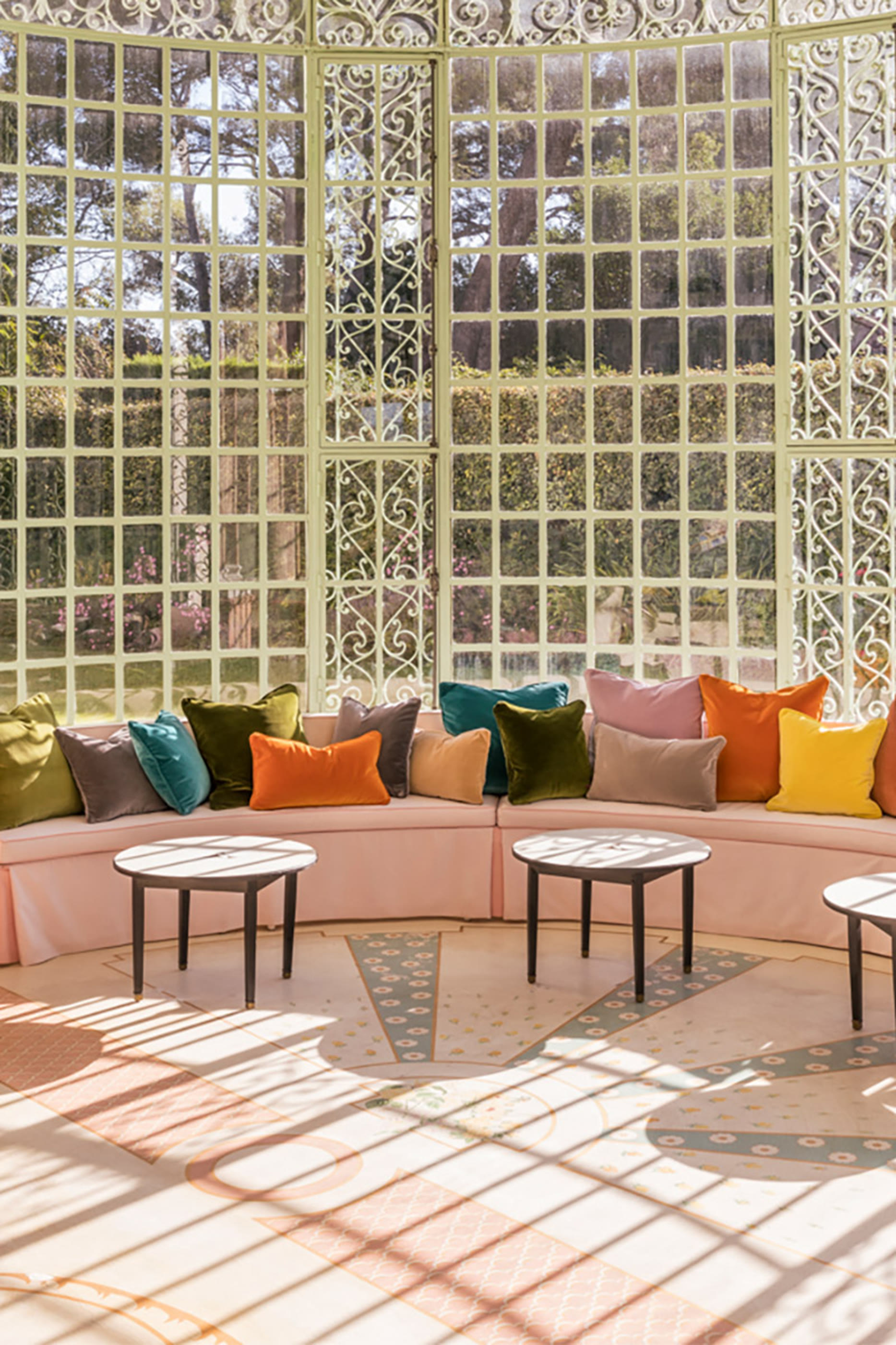 وسادة ديفان قطيفة