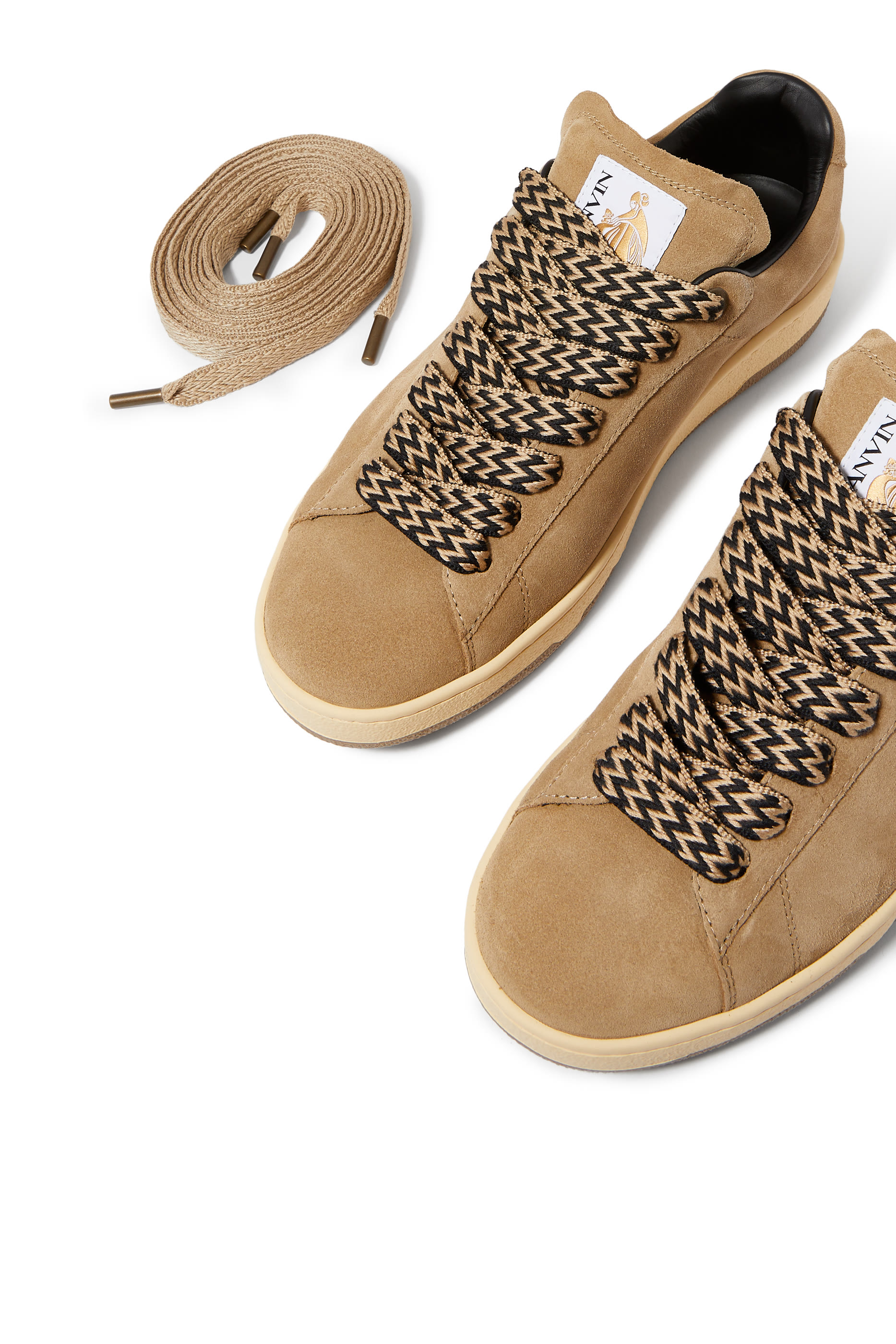 سنيكرز كورب لايت