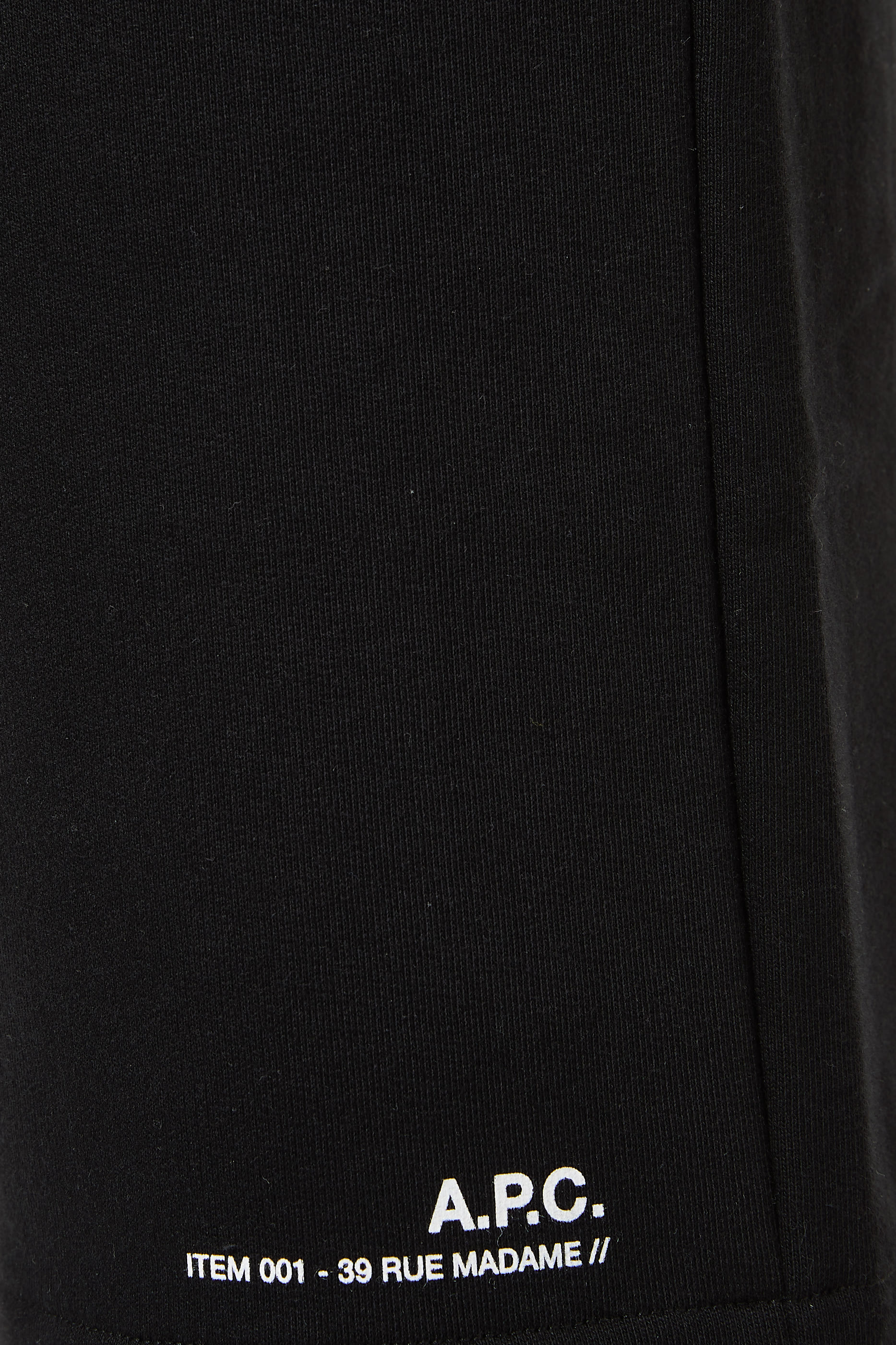 شورت صوف بشعار الماركة