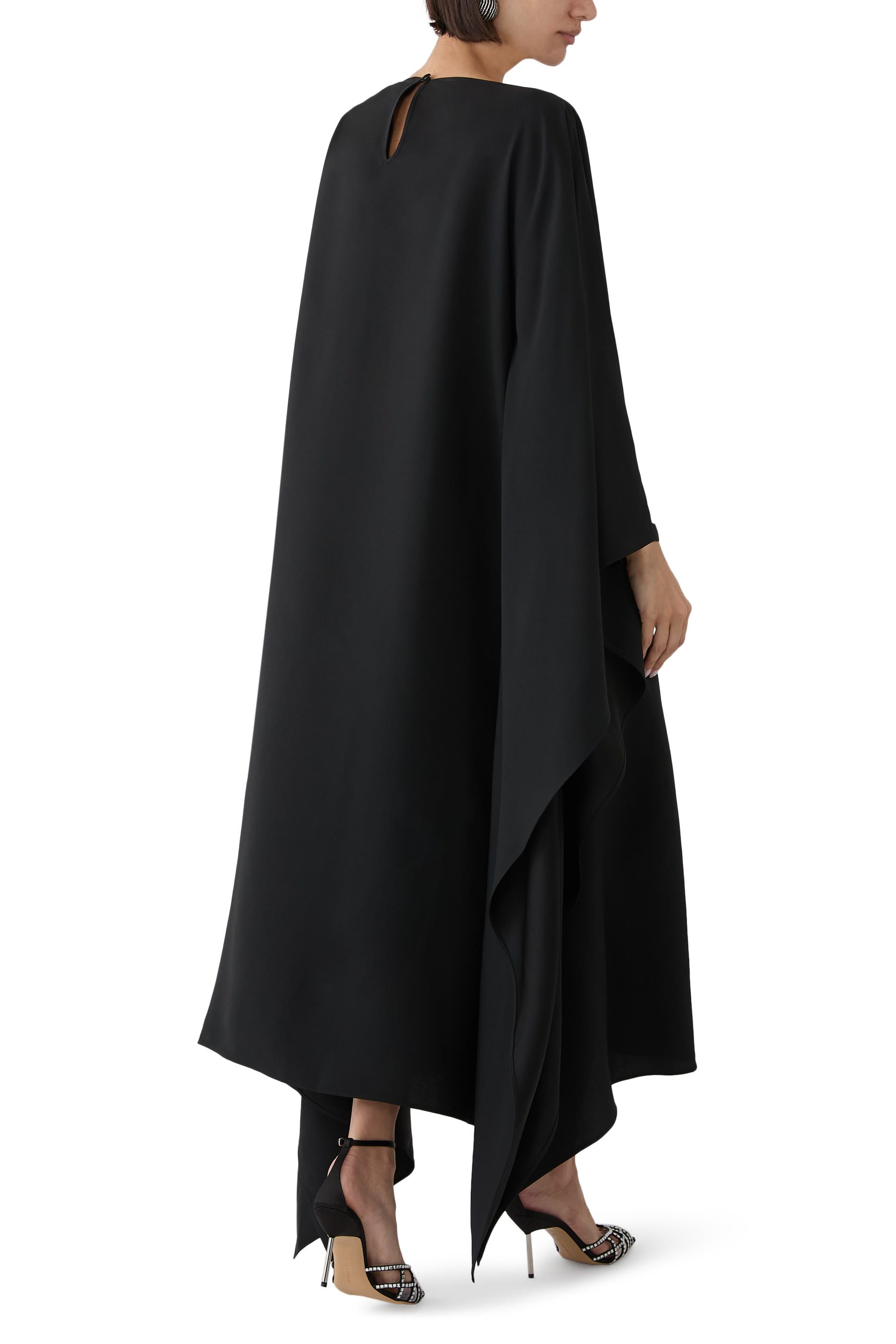 قفطان بارثس طويل بأكتاف مكشوفة