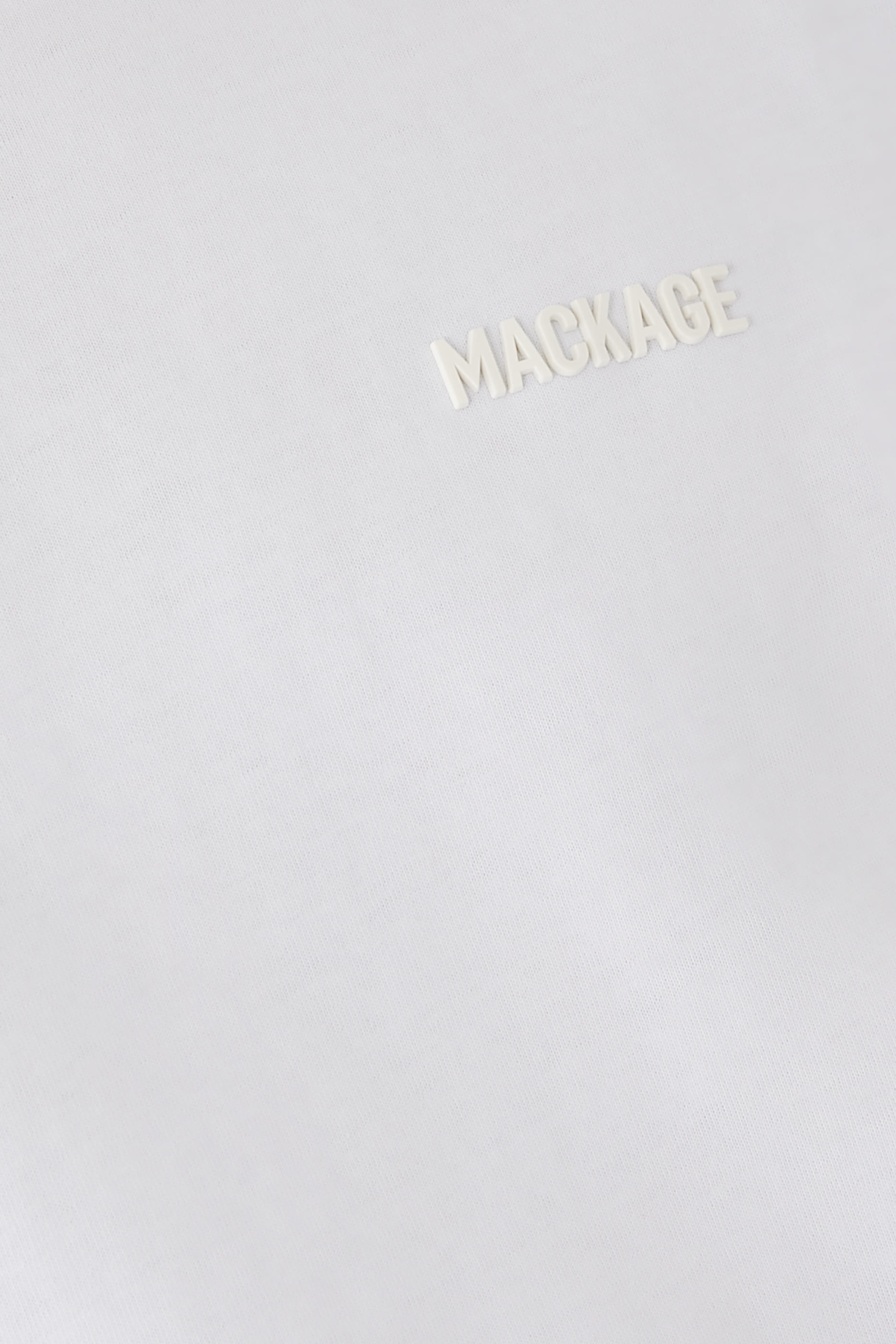 تيشيرت بشعار الماركة