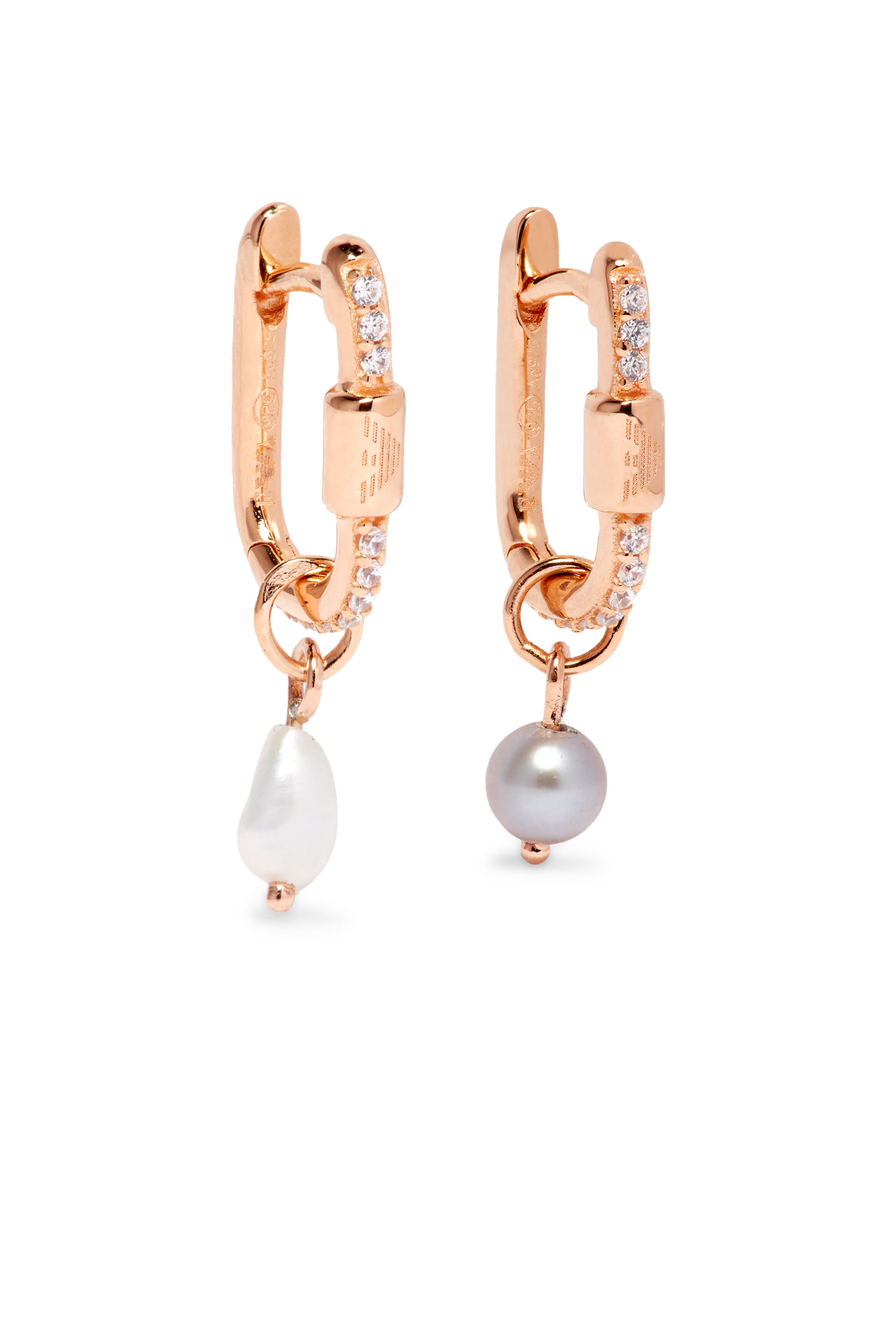 أقراط سانتيمانتل بشعار الماركة EA