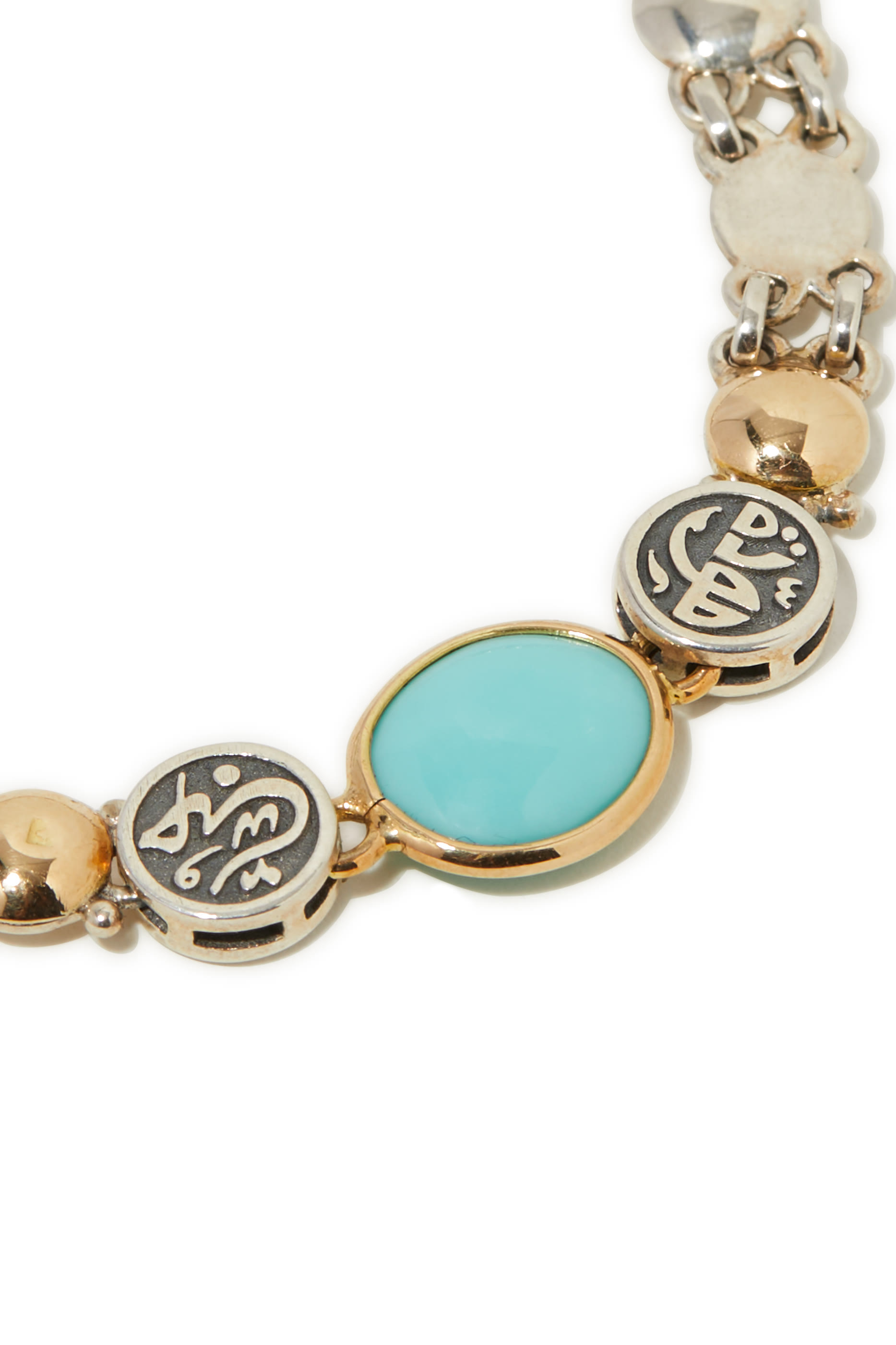 سوار مزبنة بنقشة كلمات "حب"