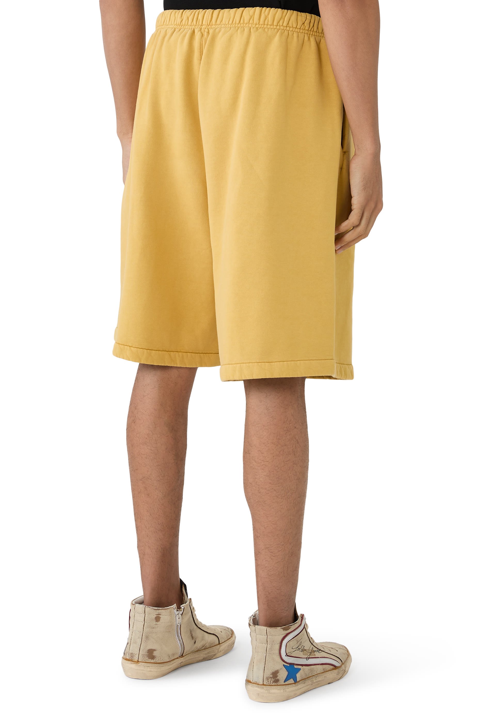 شورت رياضي بقصة مريحة