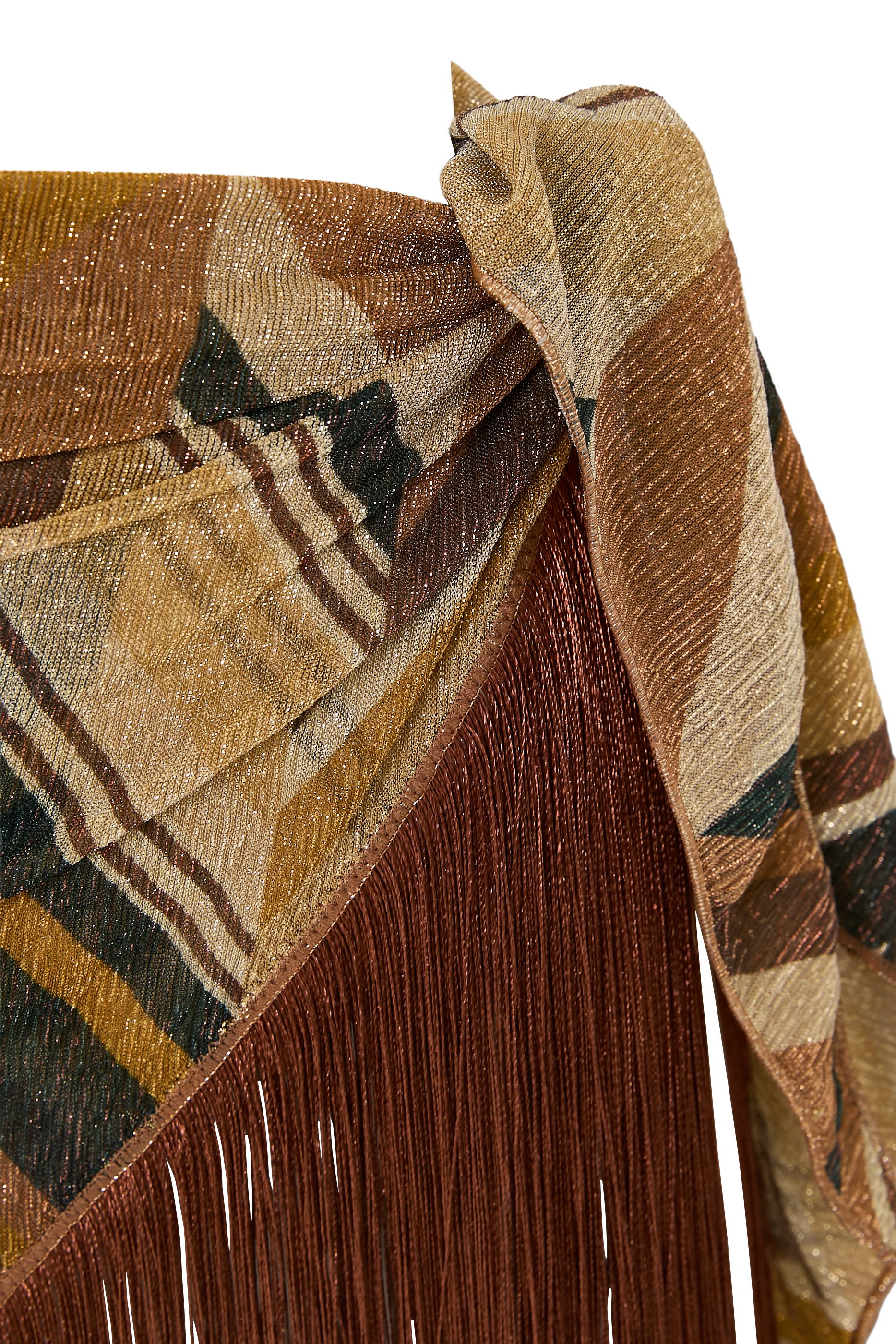 باريو بشرابات ونقشة خطوط متعرجة لوركس