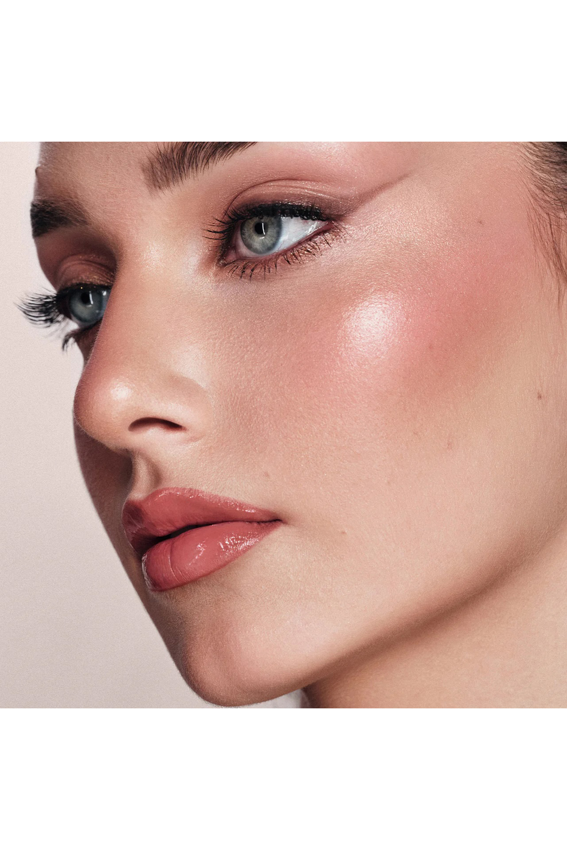 أحمر خدود كريمي للشفاه والخدود - ألور فيلفيت جلو