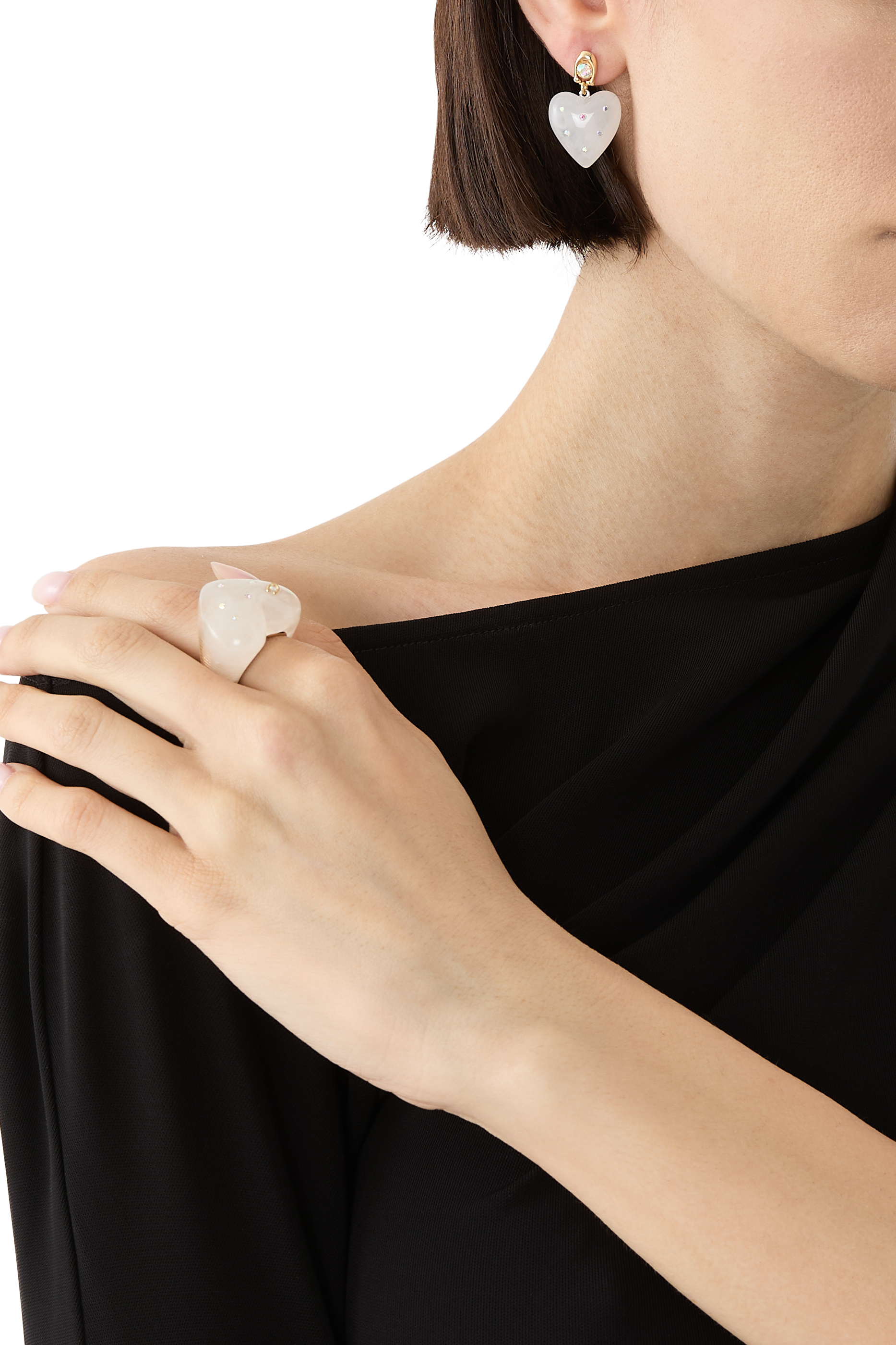 خاتم كوكتيل بتصميم قلب بحلي بشعار الماركة مرصعة بكريستال زجاجي نحاس وراتنج