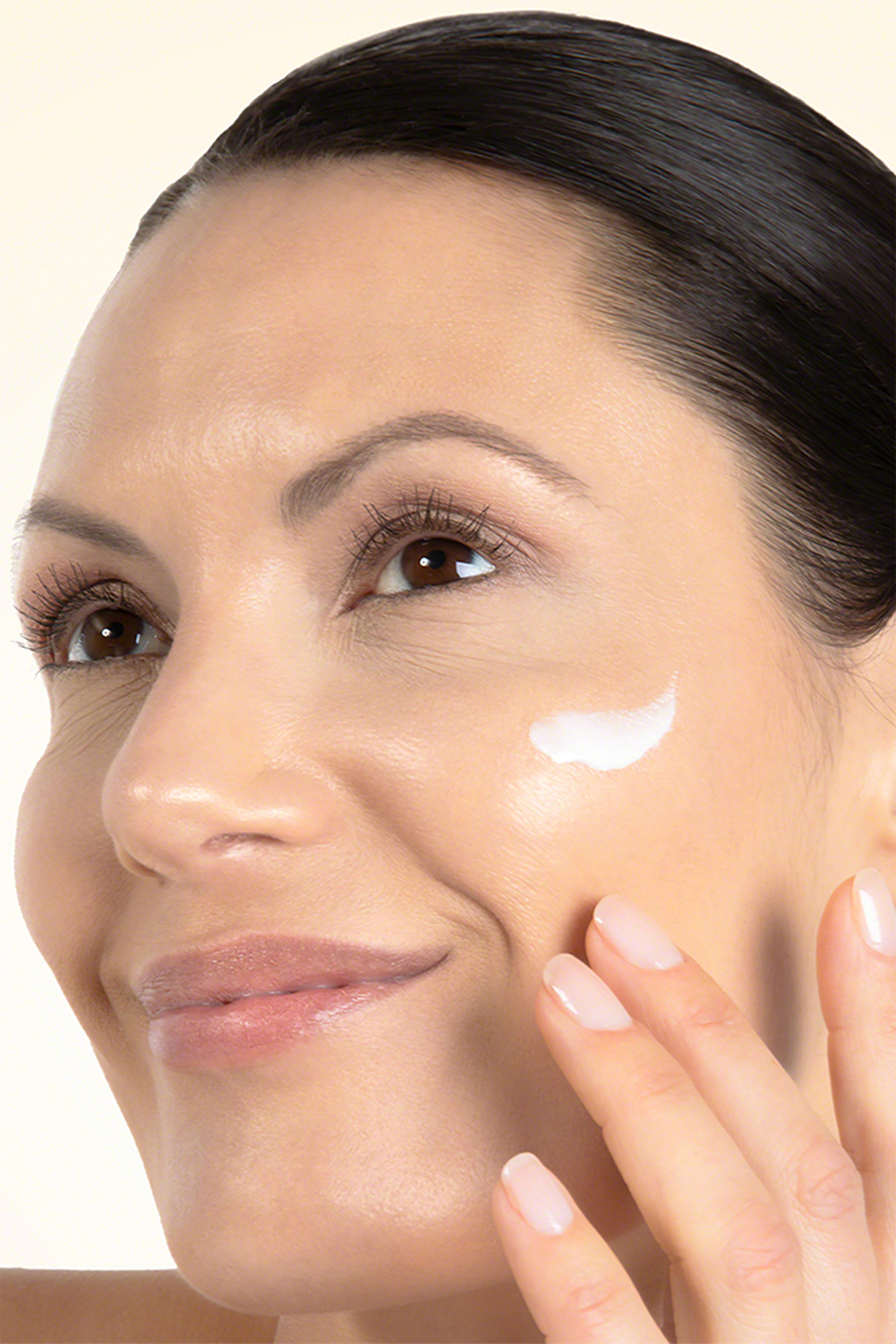 كريم في لشد بشرة العين