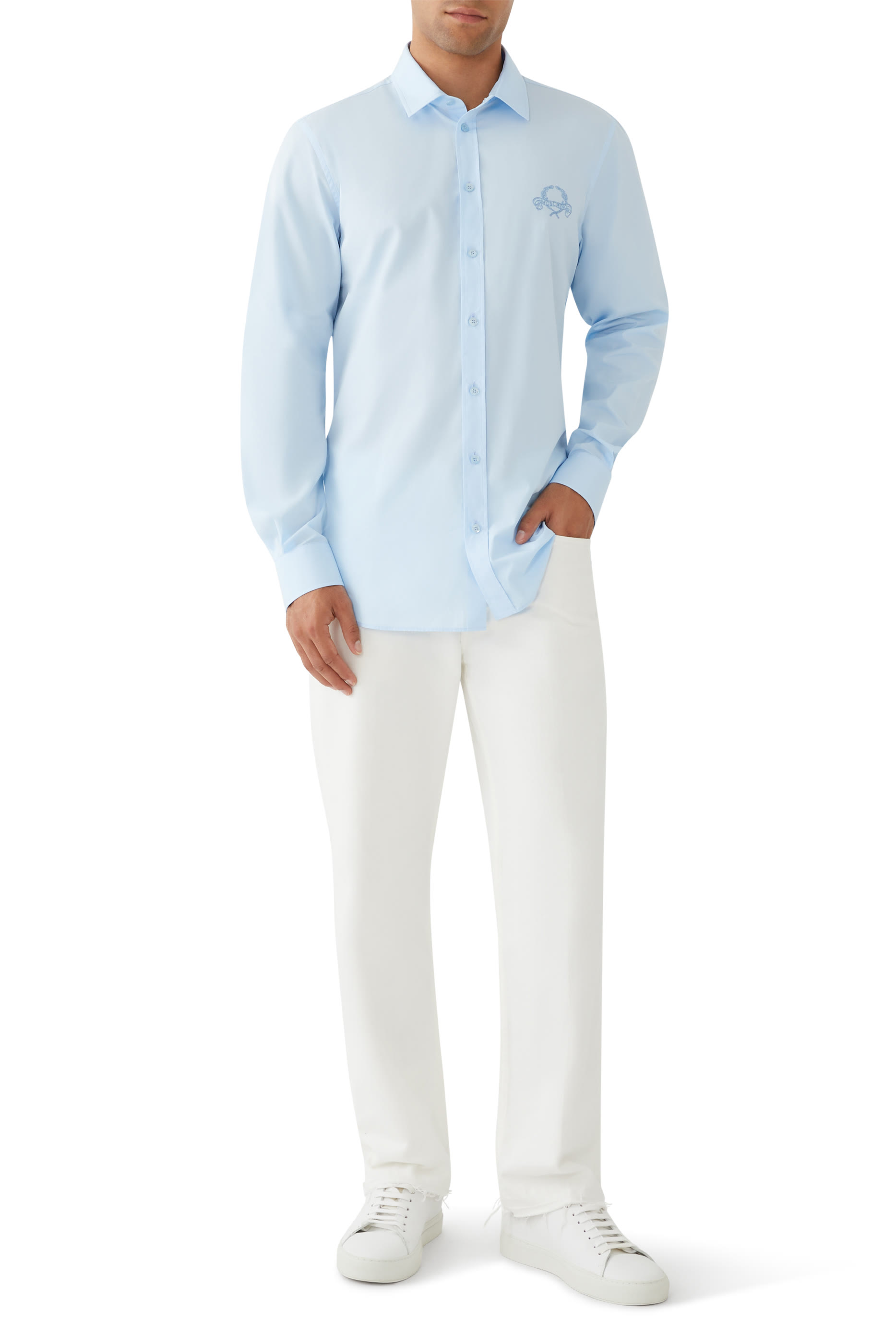 قميص بغصني أوراق الغار