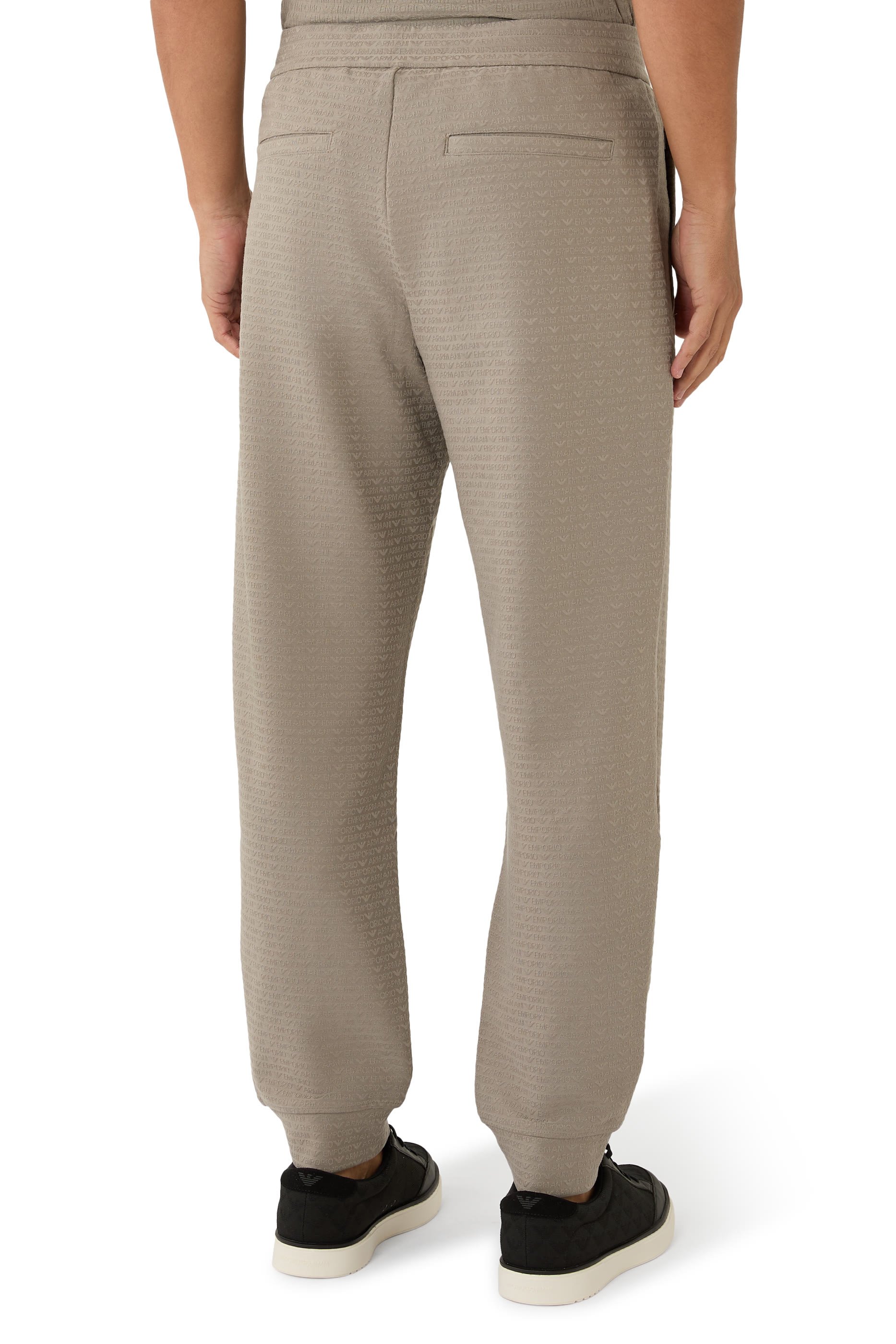 بنطال رياضي بشعار الماركة