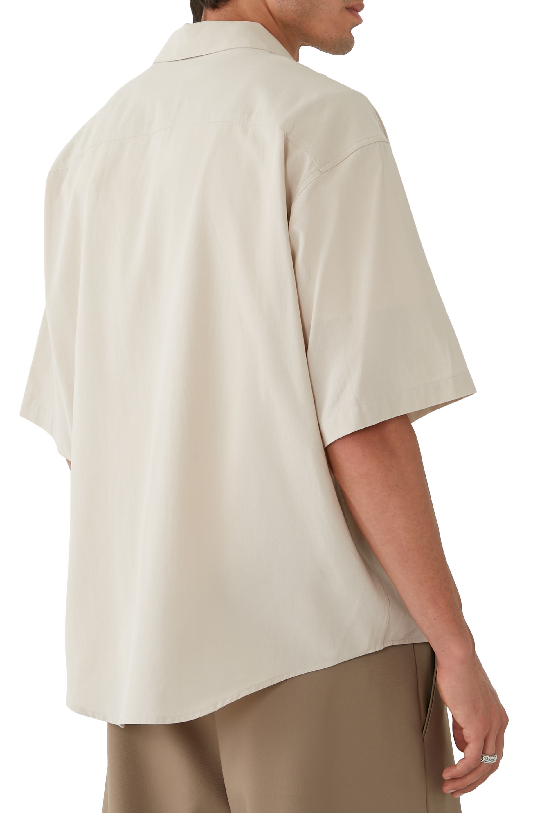 قميص بقصة مربعة