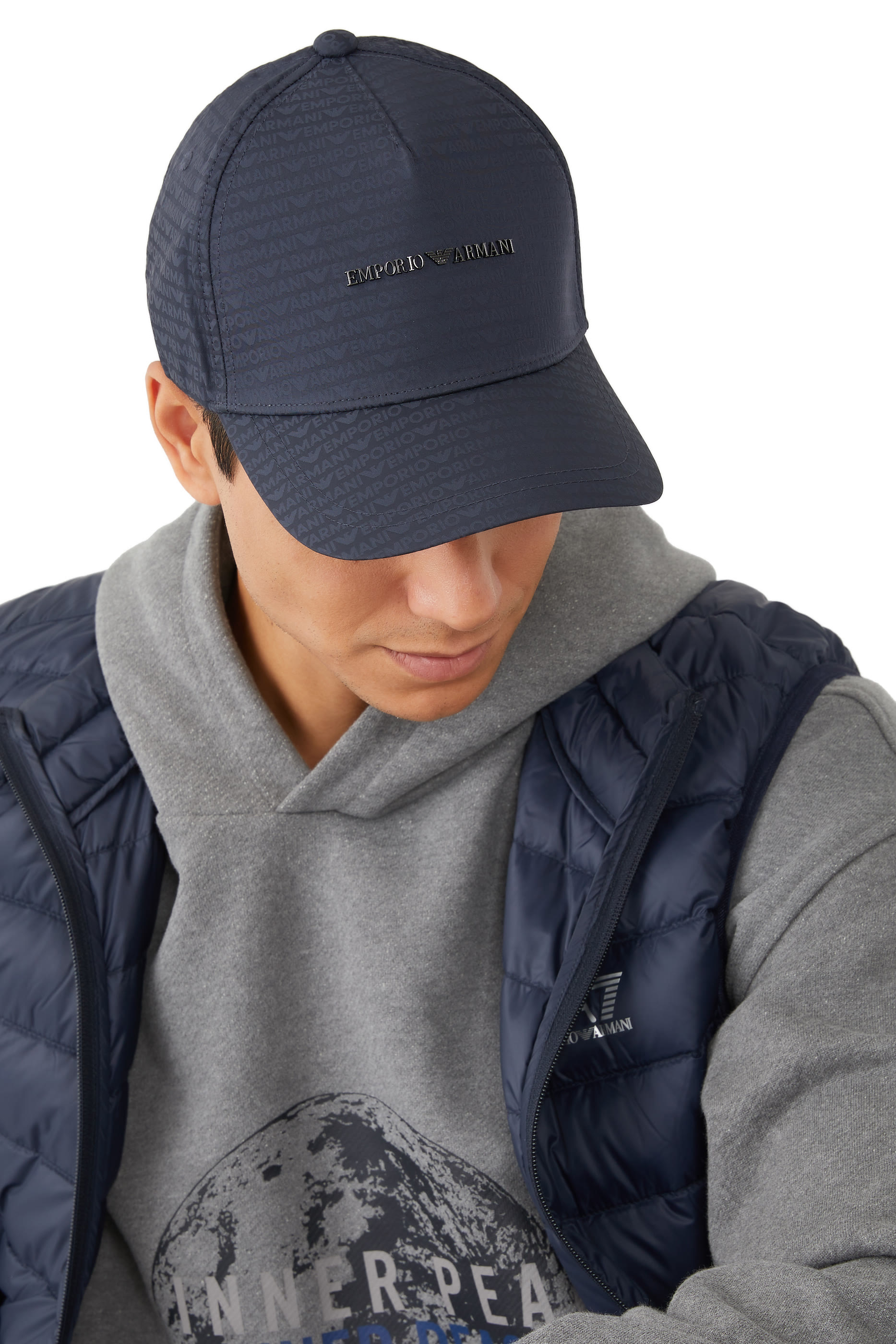 كاب بيسبول بشعار الماركة