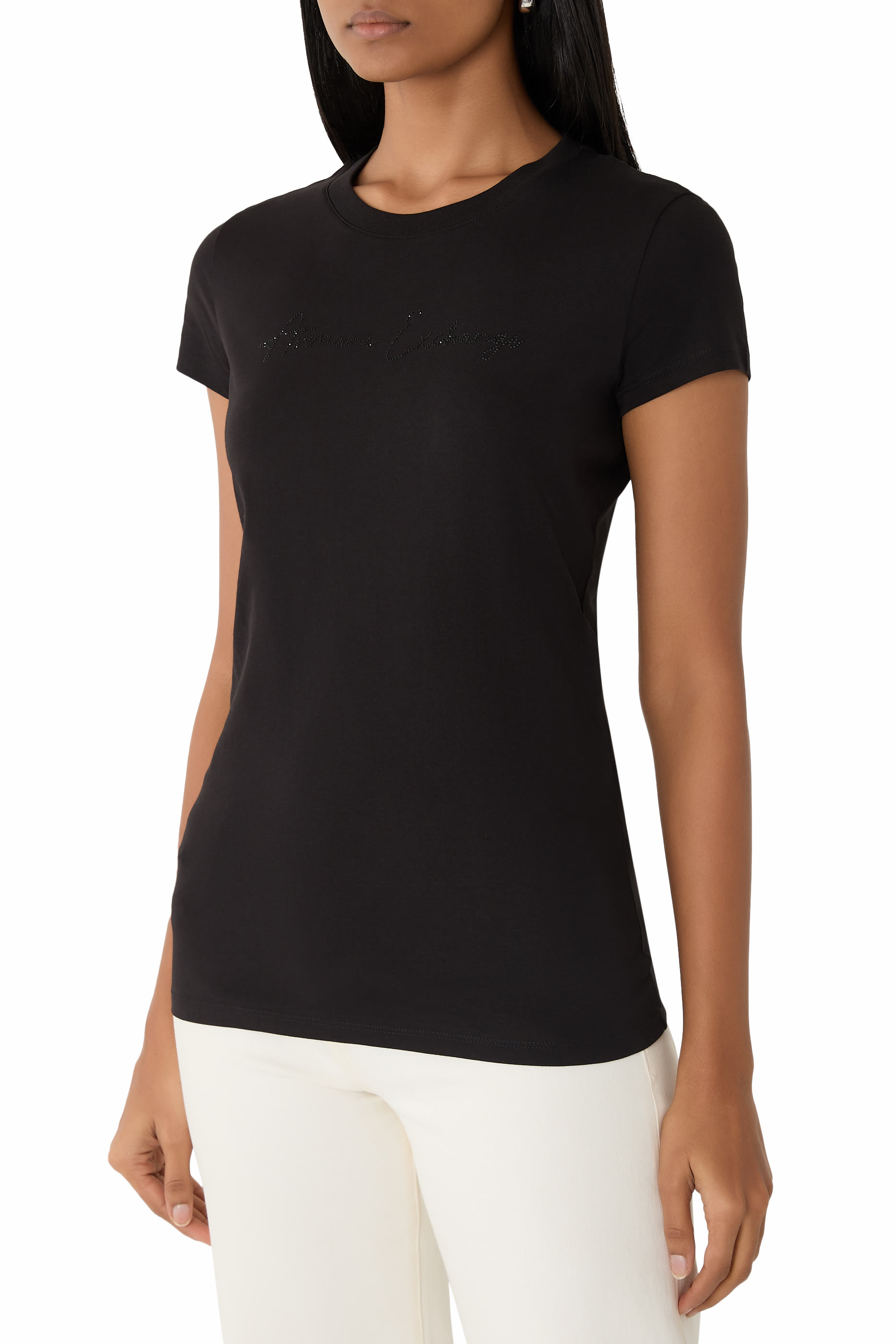 تيشيرت بأكمام قصيرة وشعار الماركة