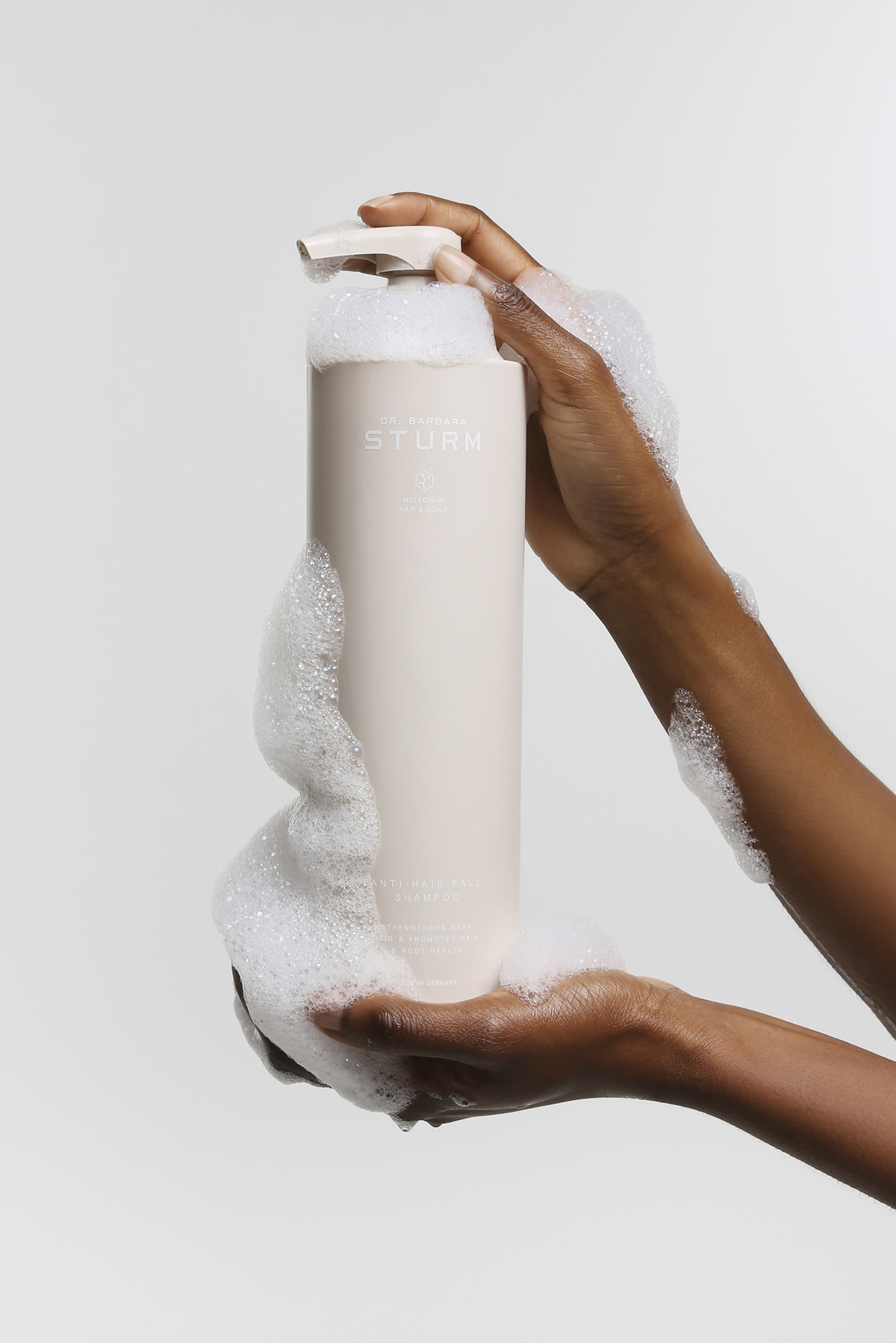 شامبو لمقاومة تساقط الشعر حجم كبير