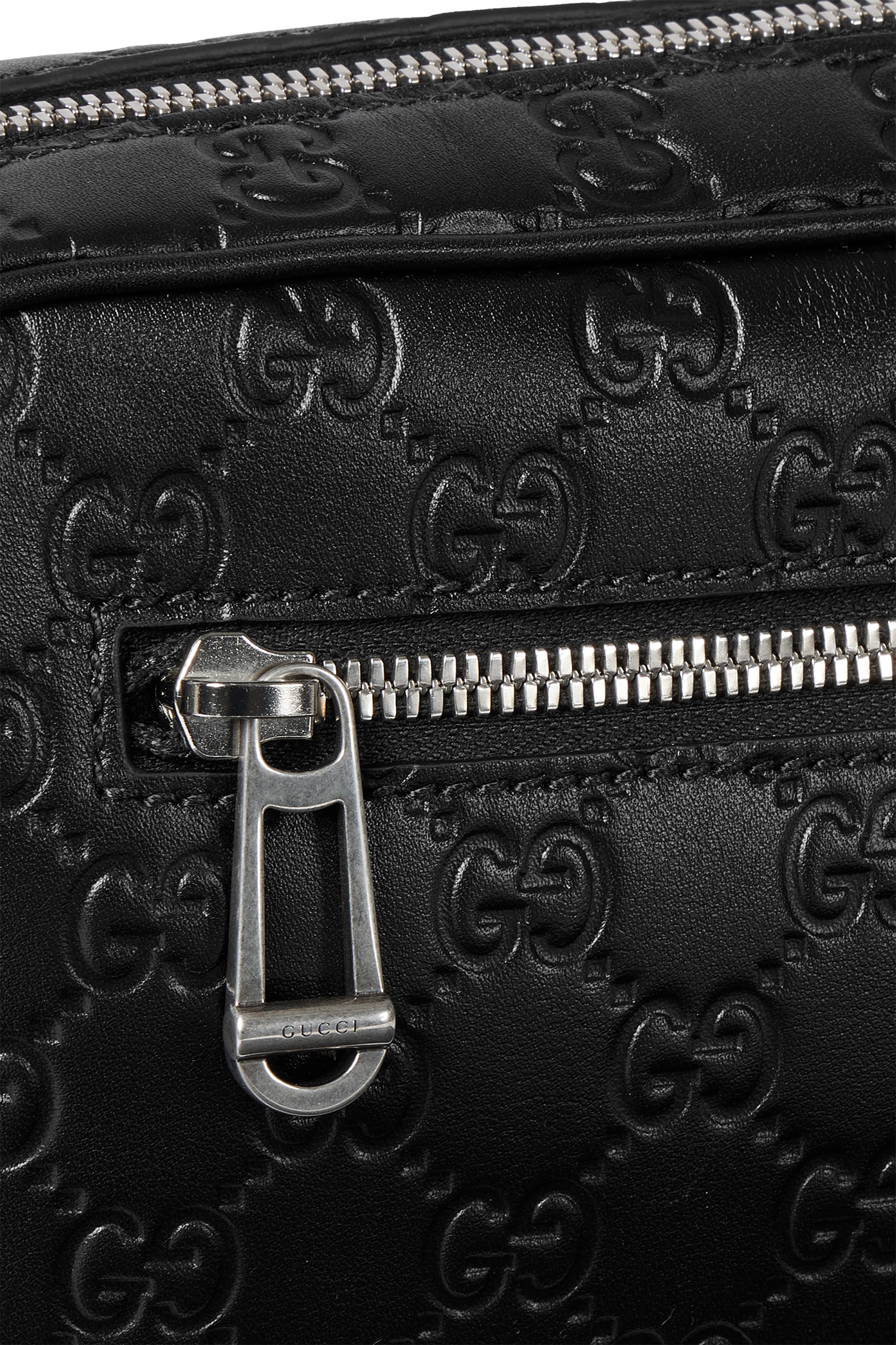 حقيبة كروس بودي صغيرة بنقشة حرفي شعار الماركة