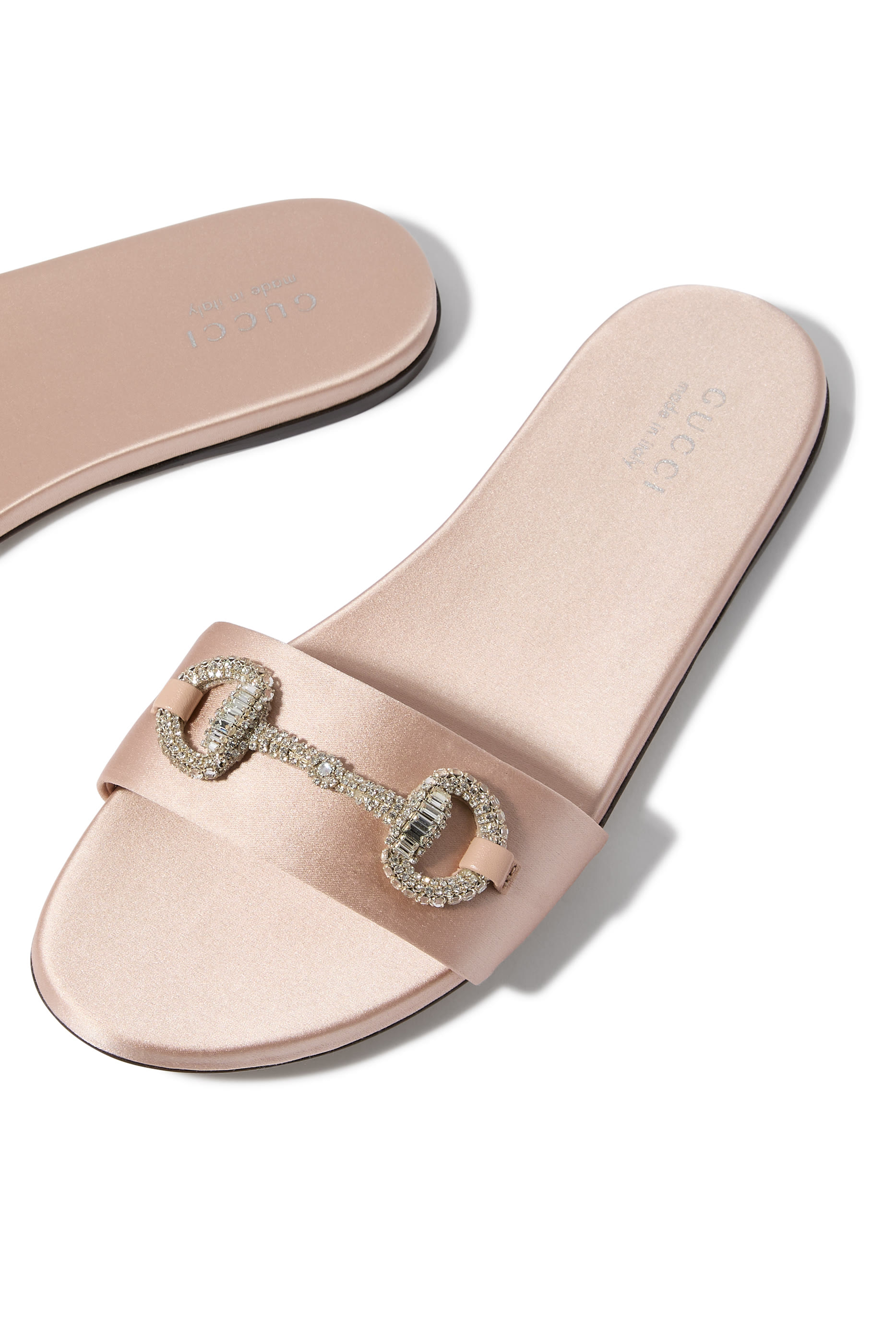 حذاء كيم مفتوح من الخلف بحلية