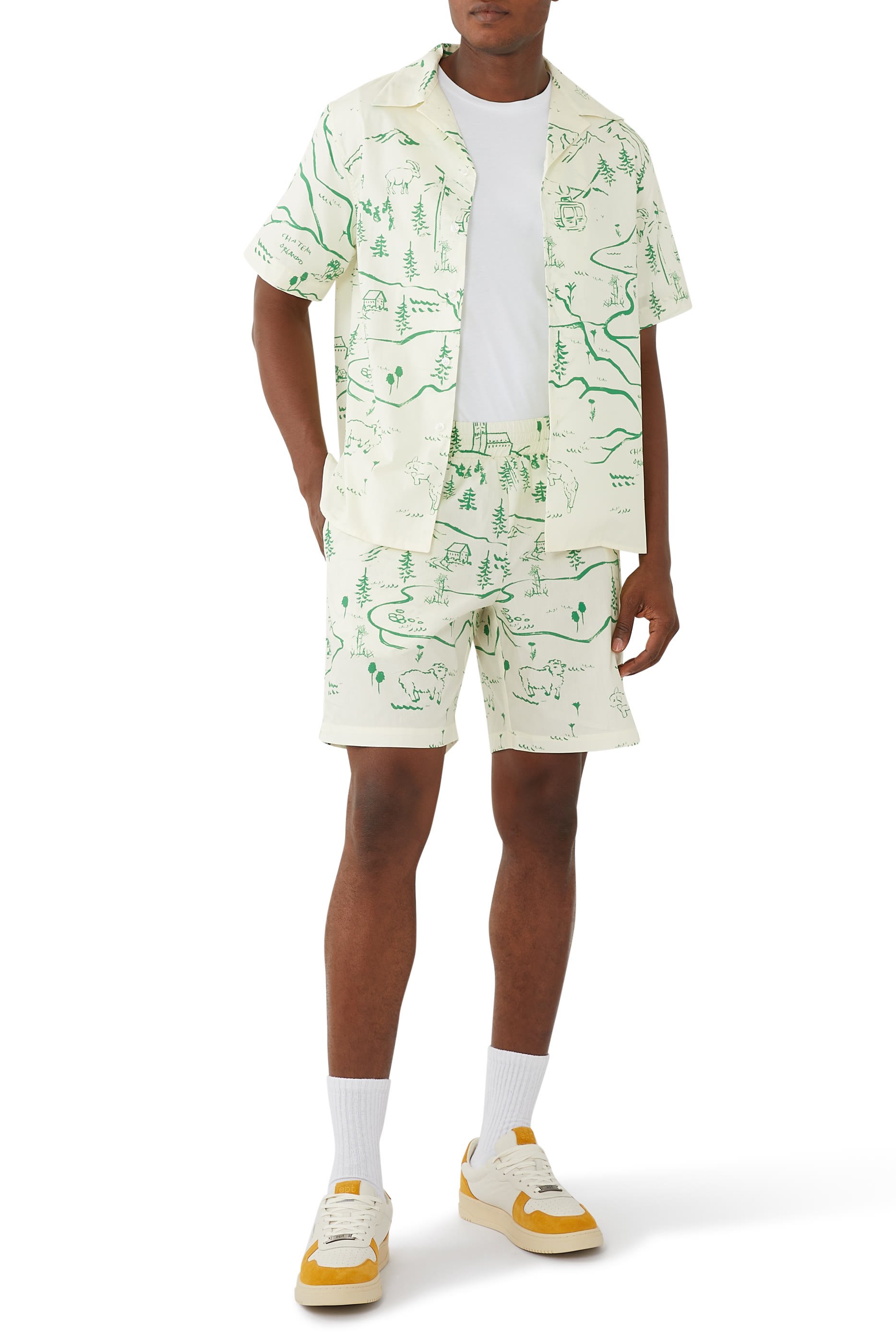 قميص بنقشة خريطة جبل