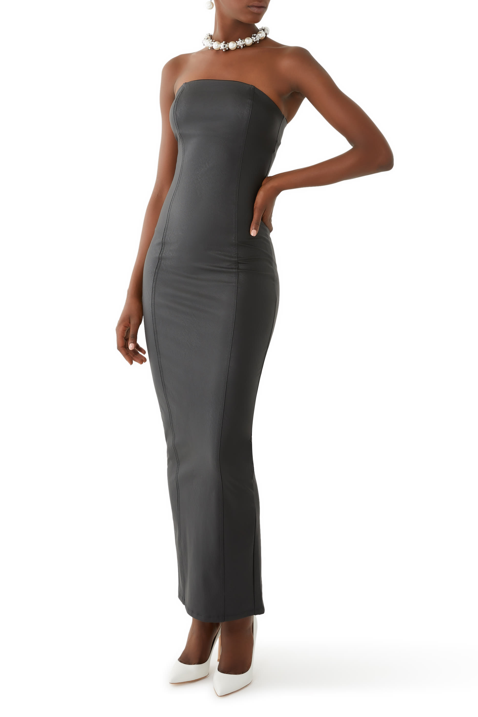 فستان طويل بقصة مستقيمة