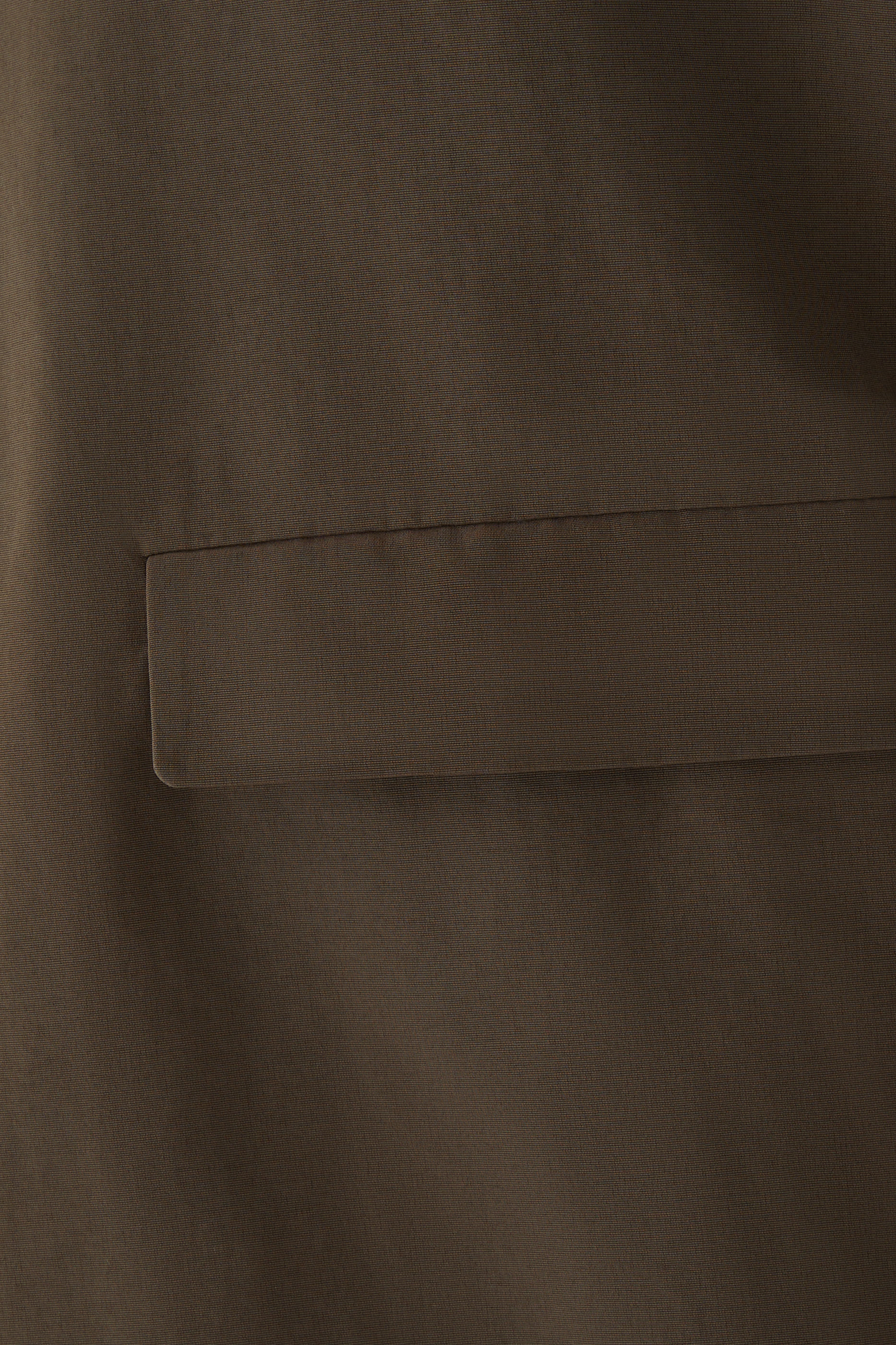 أنوراك بتصميم عسكري بغطاء رأس نايلون