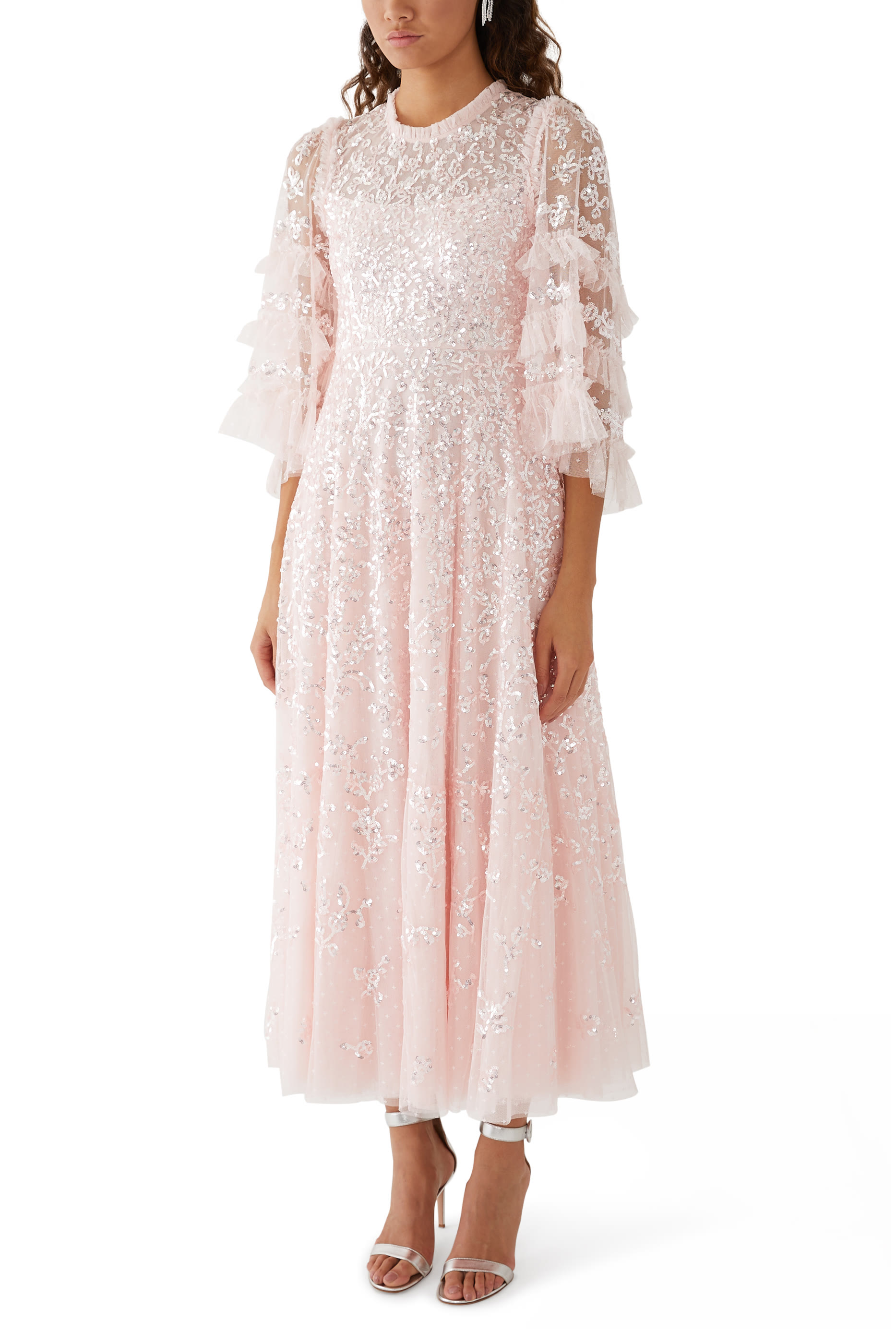 فستان سهرة بطول الكاحل بياقة مستديرة مزين بزهور