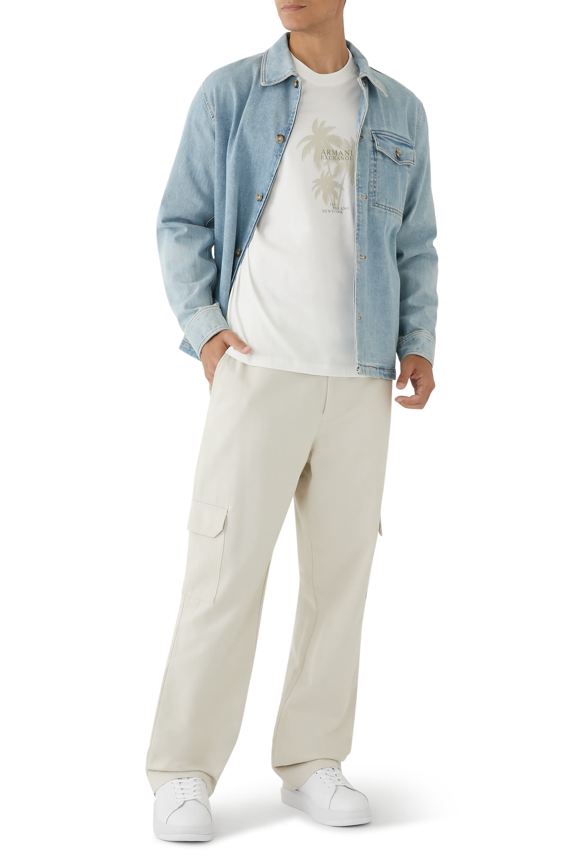 تيشيرت بنقشة شعار الماركة وشجر نخيل