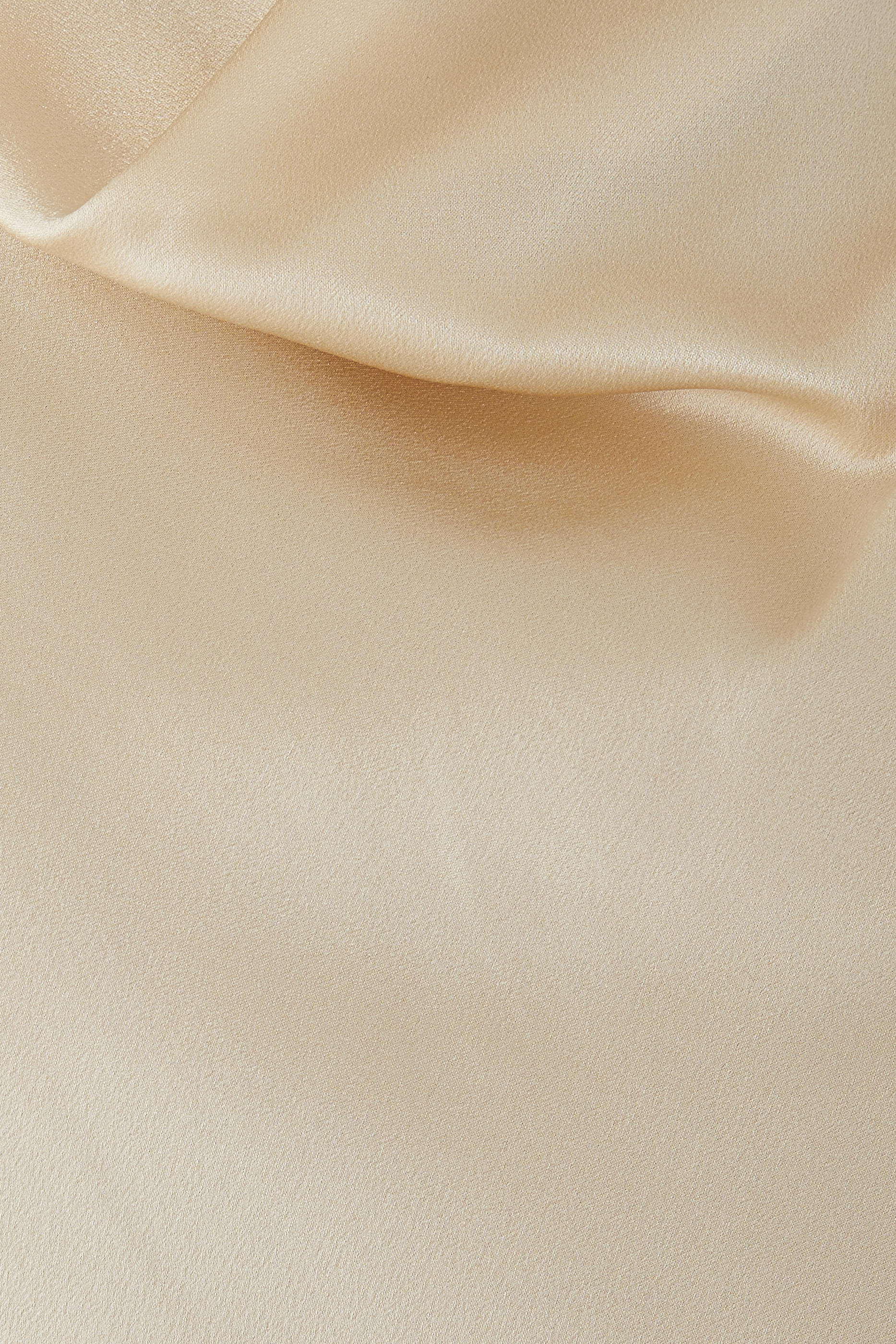 بلوزة حرير بياقة مطوية