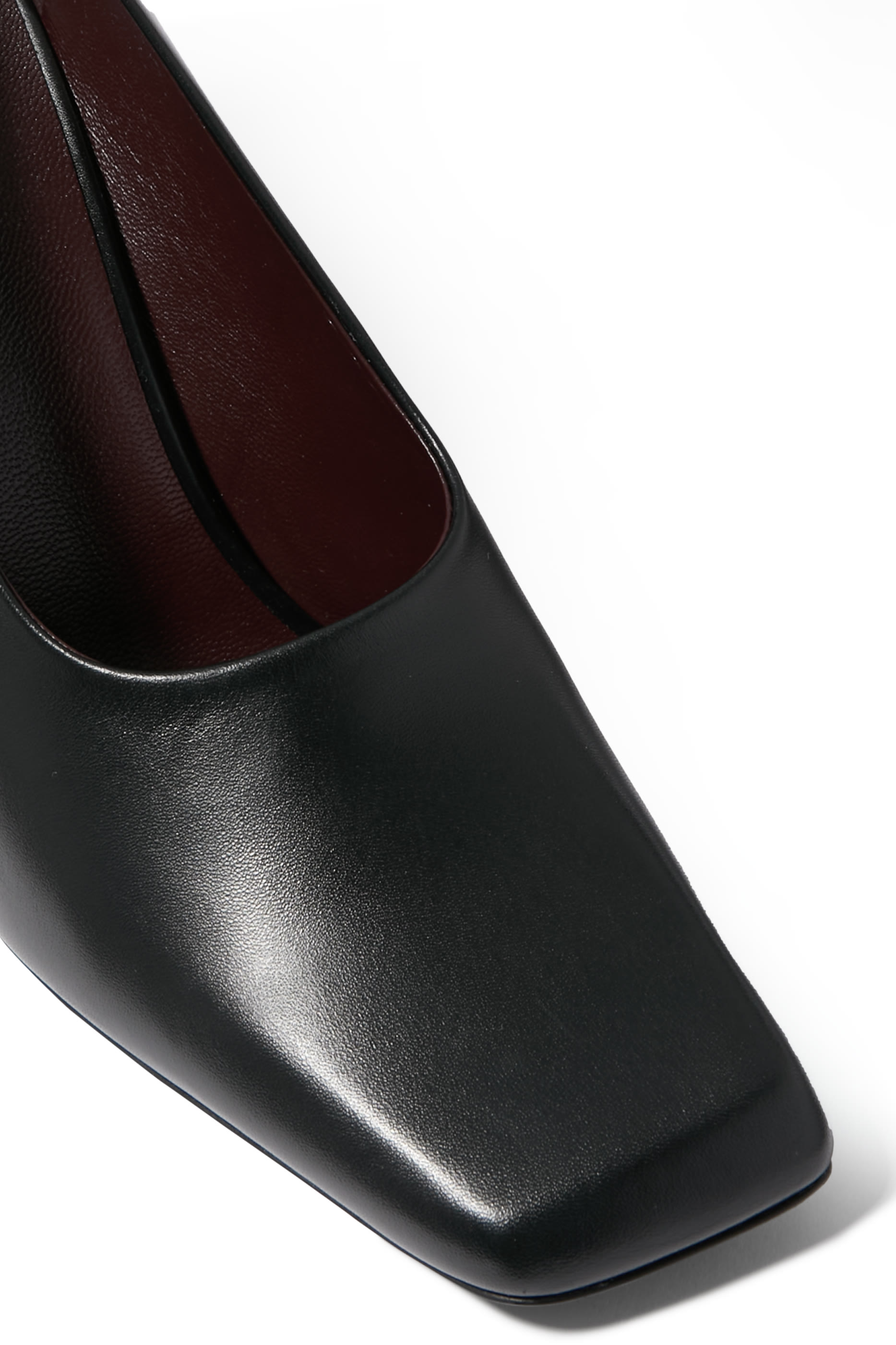 حذاء كلاسيكي إيفا 100 بمقدمة مربعة