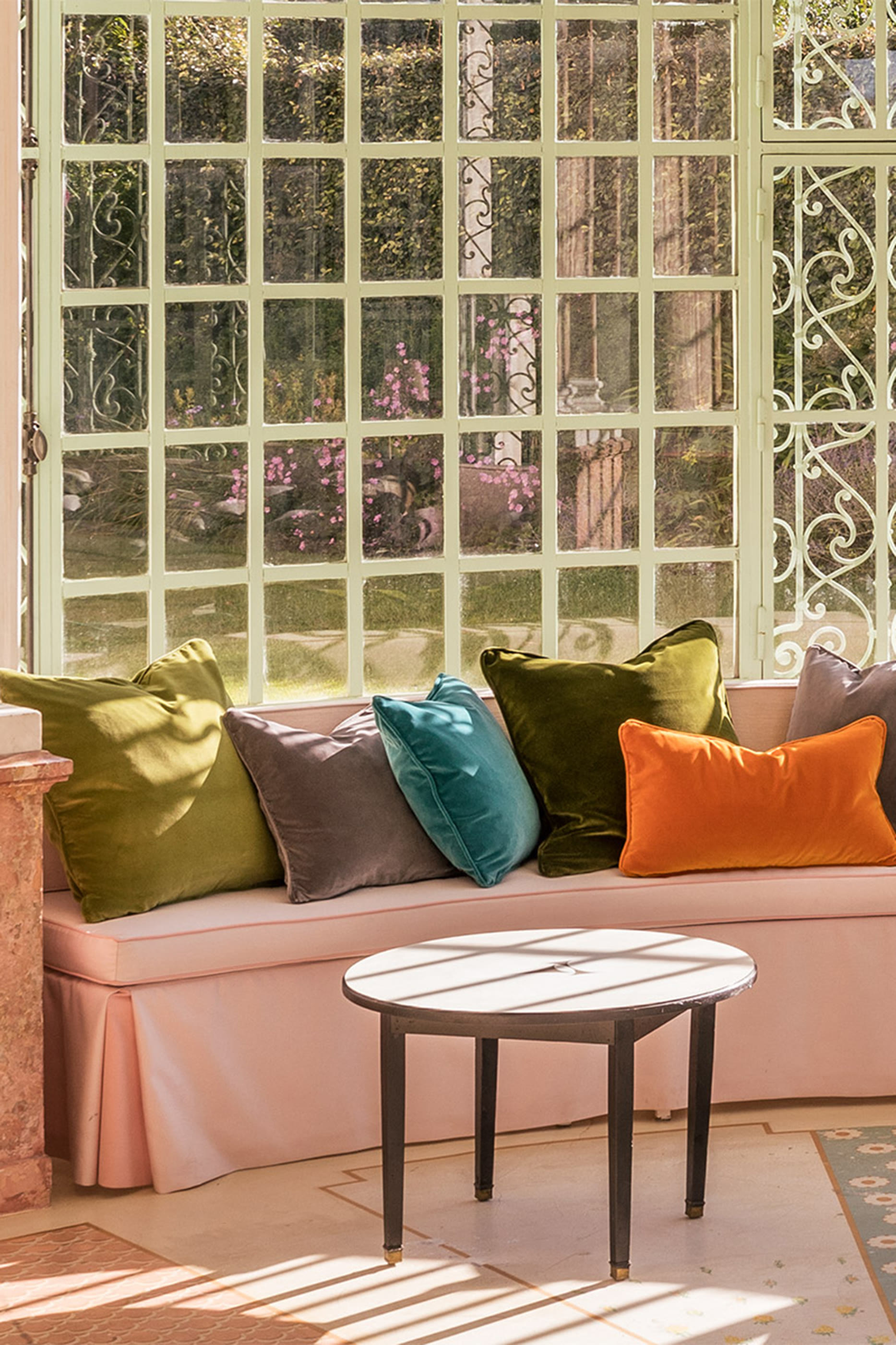 وسادة ديفان قطيفة