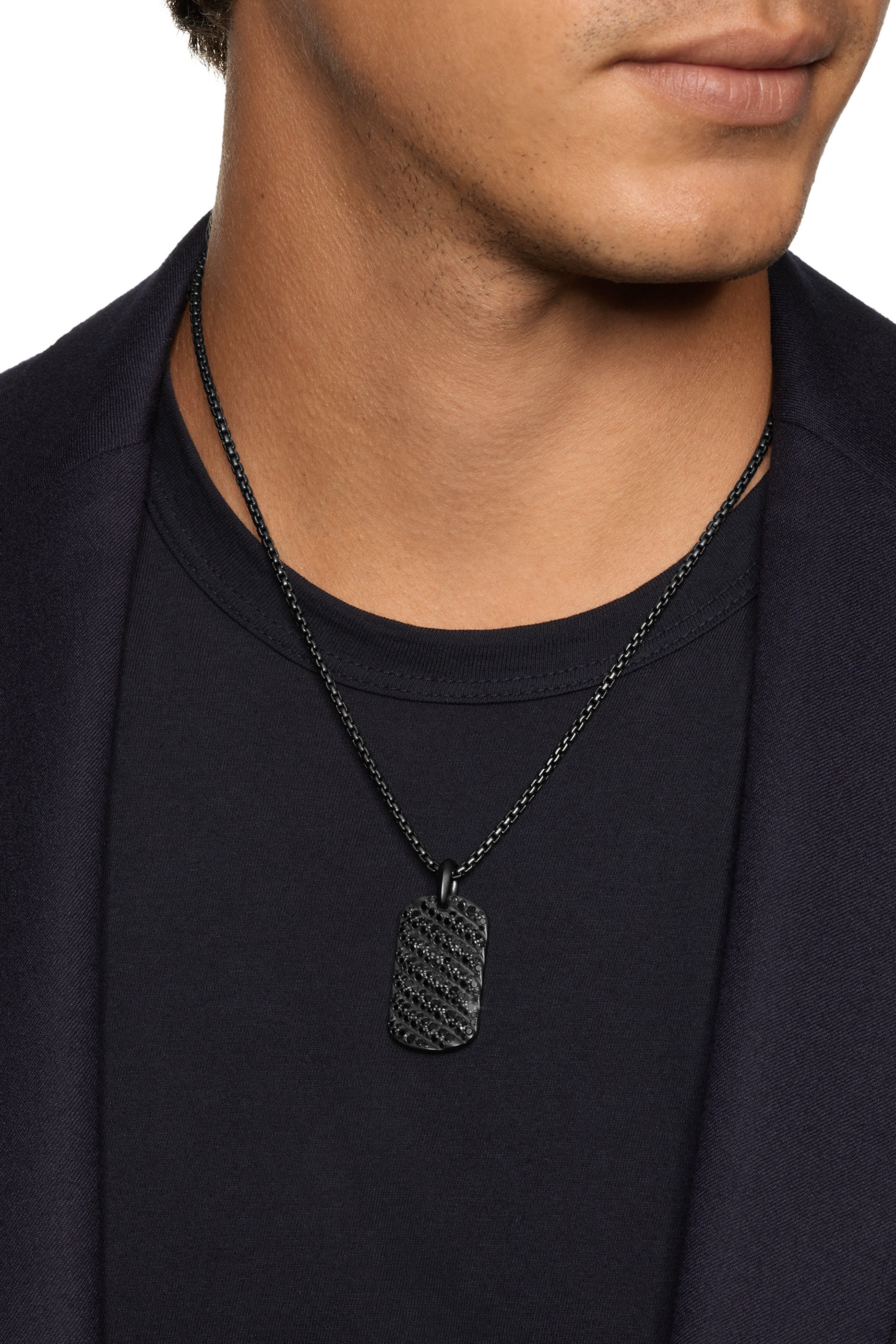 دلاية محفورة بخطوط مموجة، تيتانيوم أسود والماس الأسود