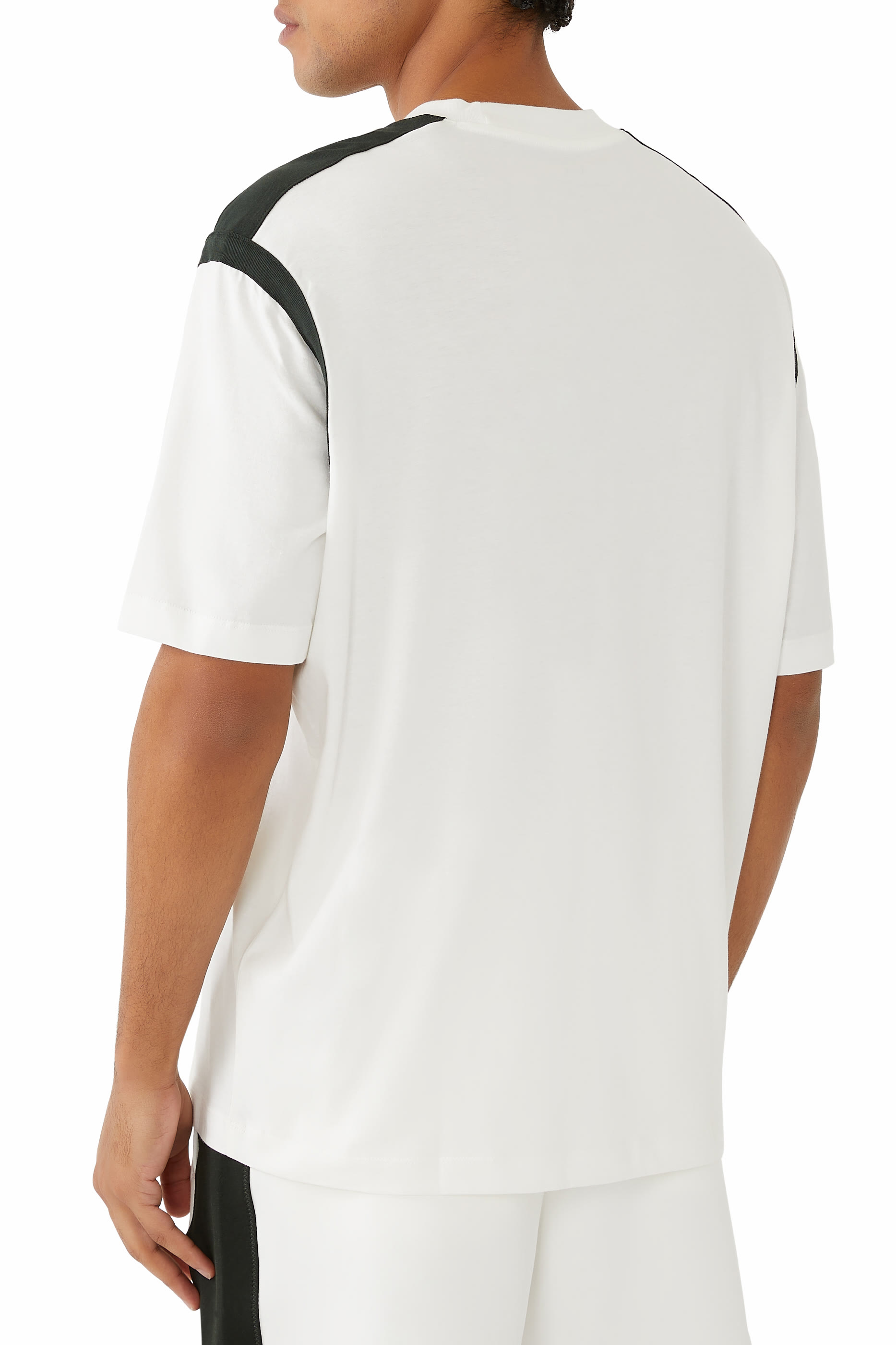 تيشيرت بطبعة شعار الماركة