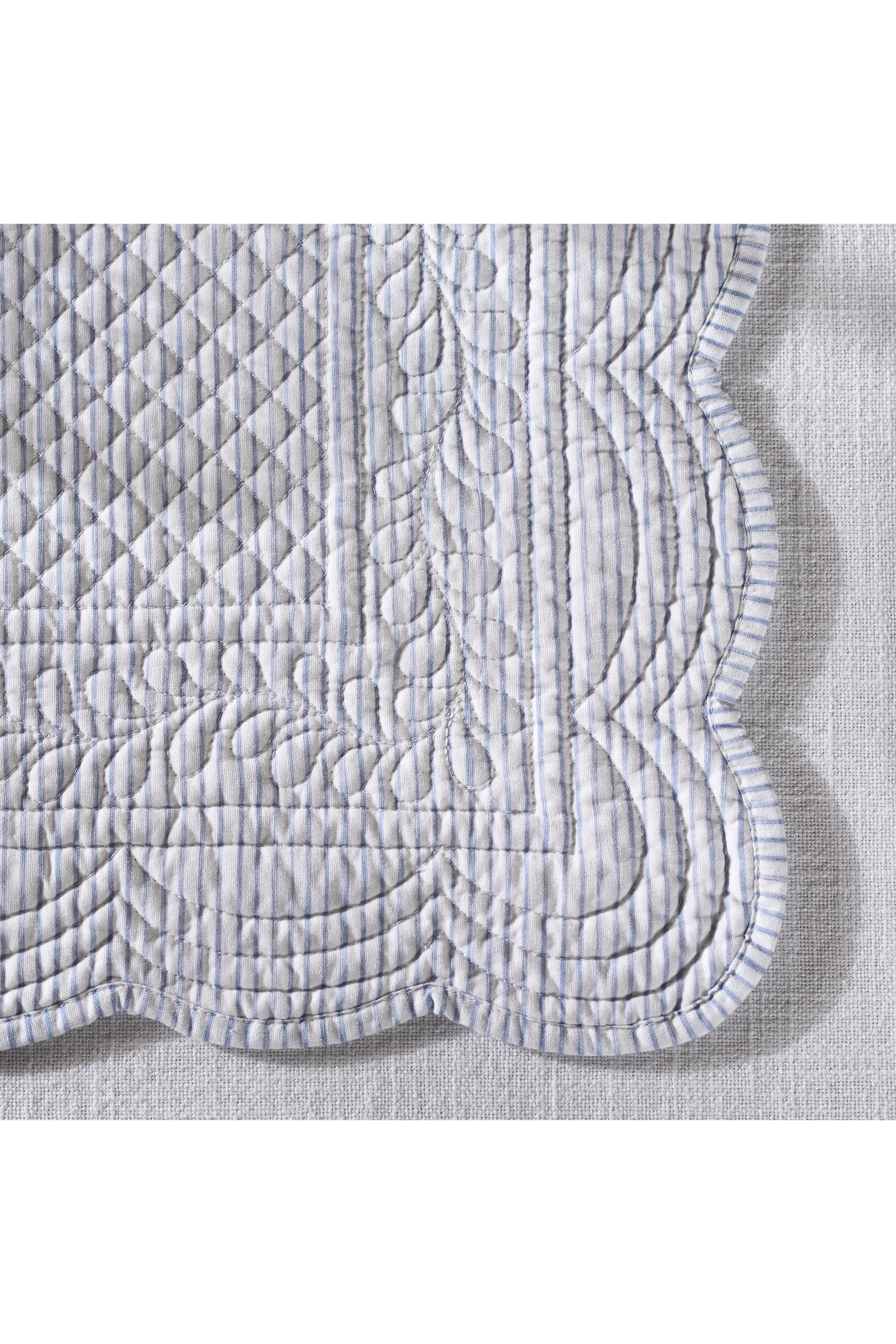 طقم مفارش طاولة  أيونا بتصميم بوجهين