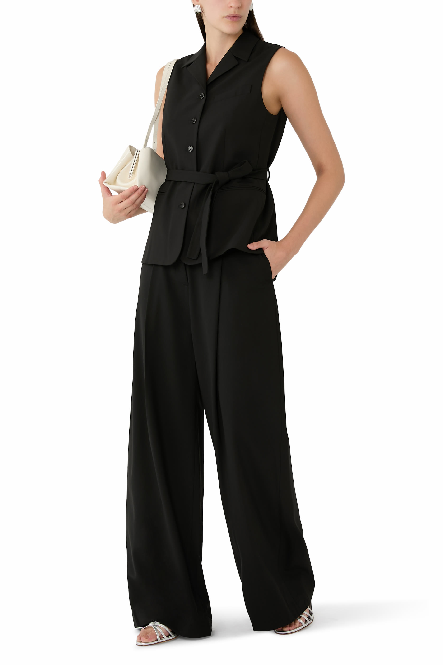 بنطال بقصة ساق واسعة وطيات