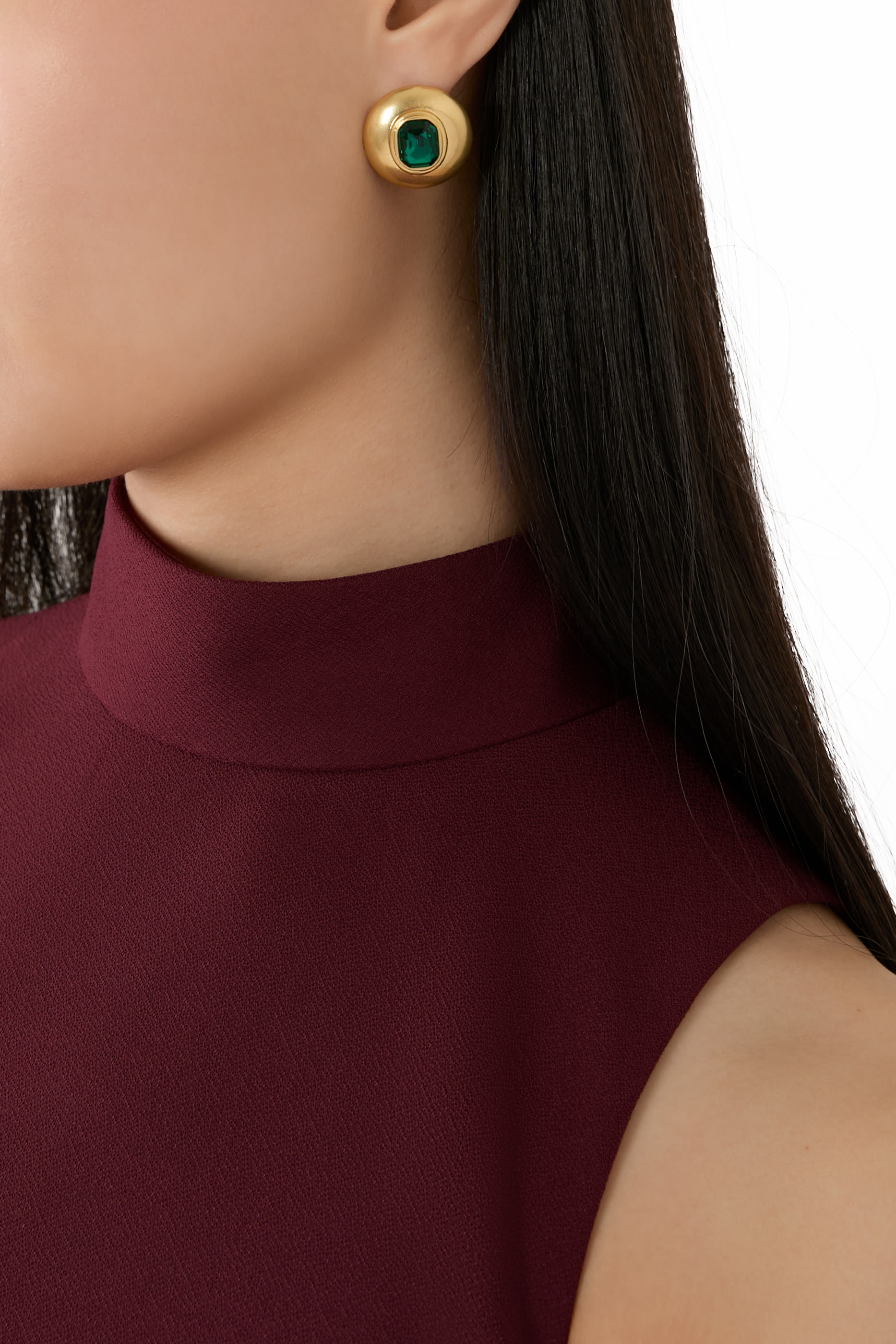 أقراط بتصميم مقبب بأحجار بلون زمردي