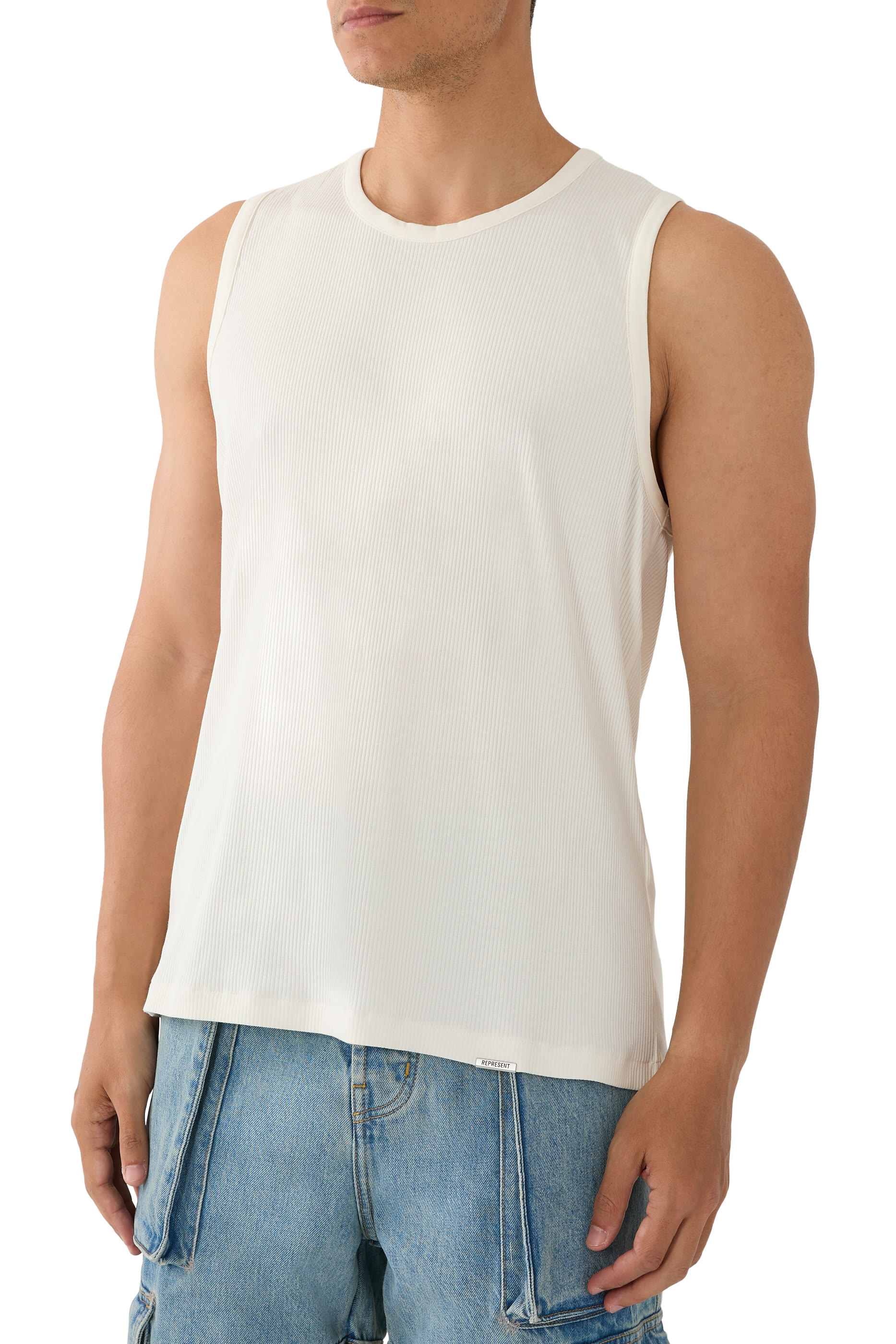 بلوزة إنيشال بلا أكمام نسيج مضلع