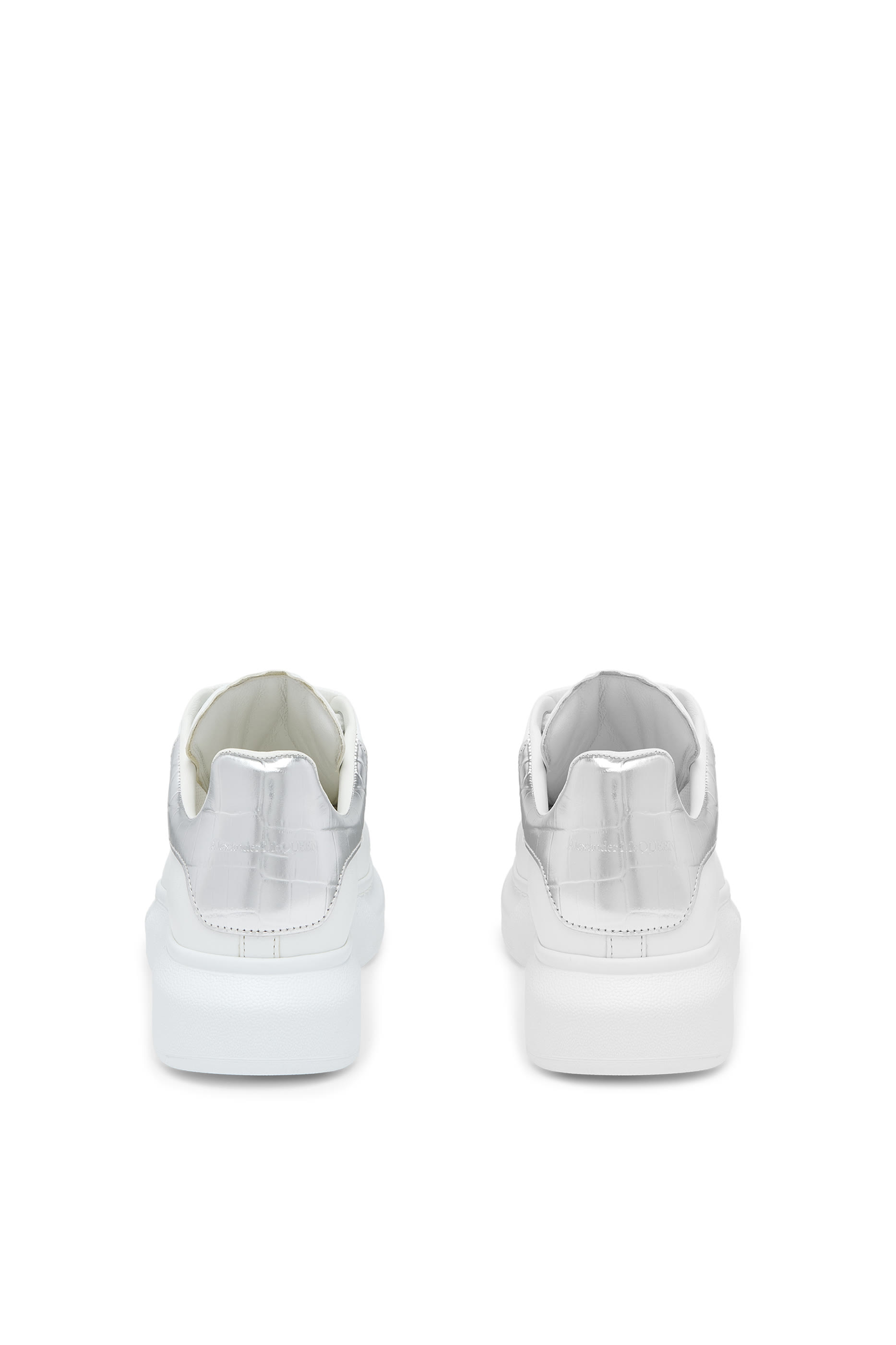 سنيكرز كبير