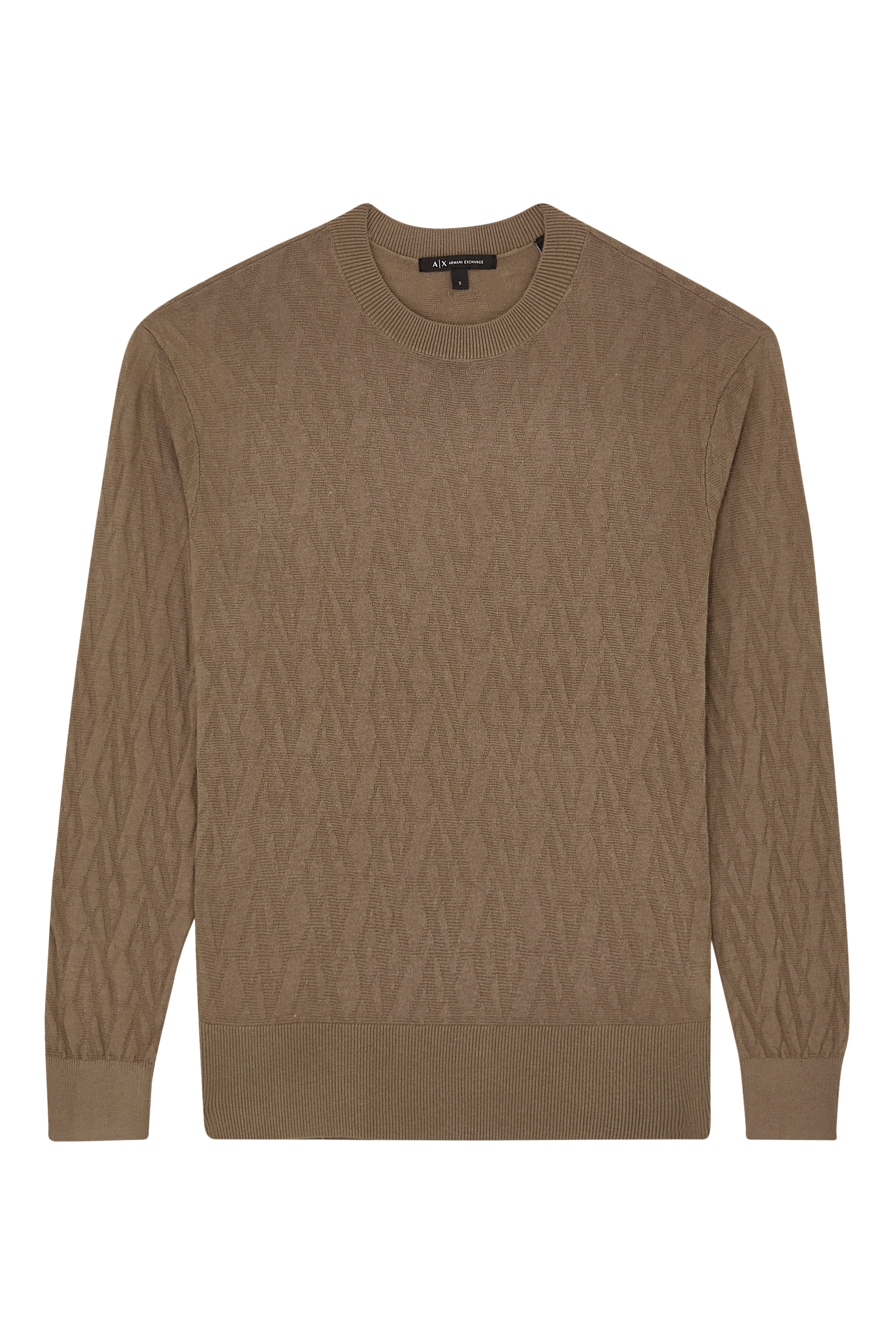 كنزة بحروف شعار الماركة