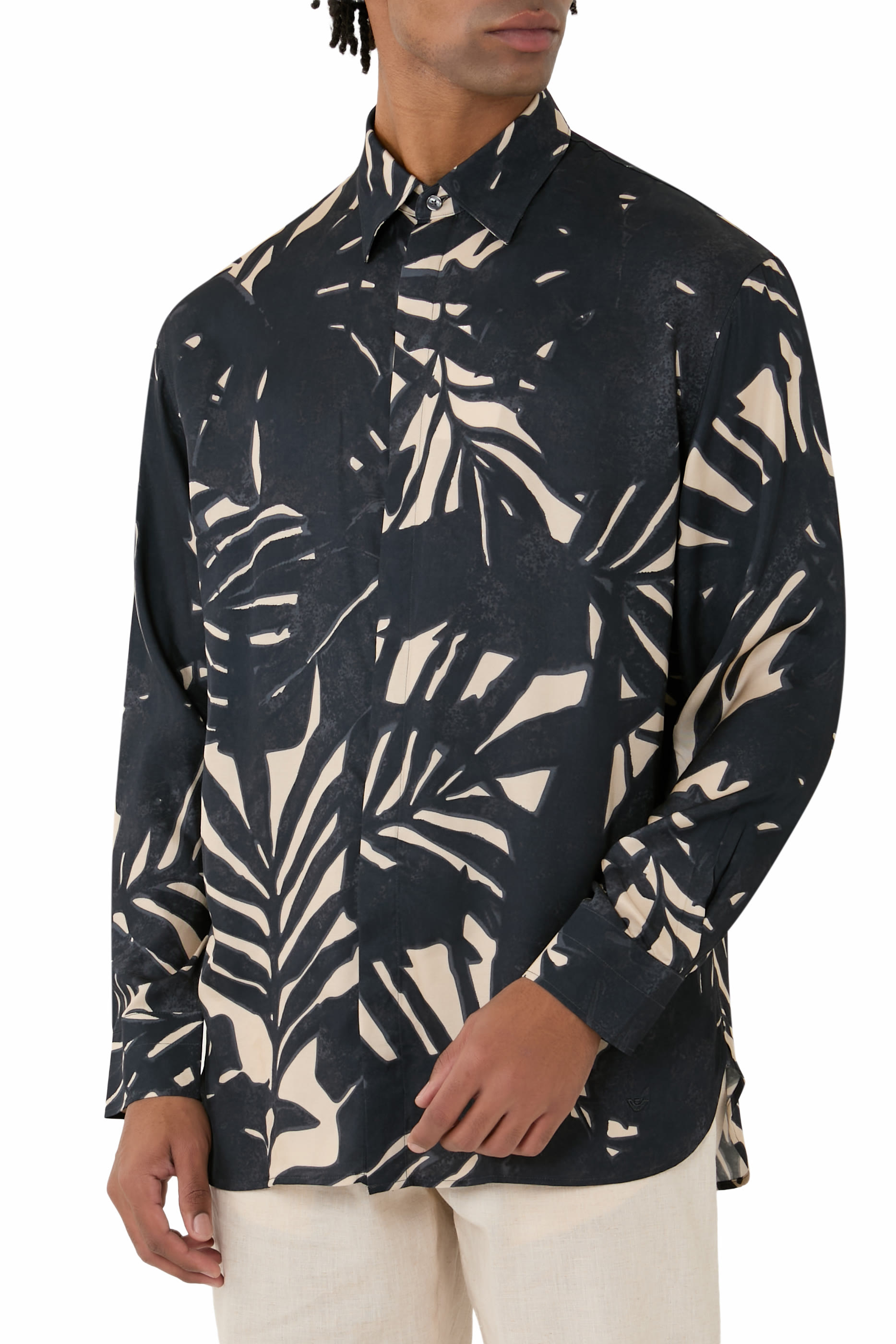 قميص بنقشة نباتية