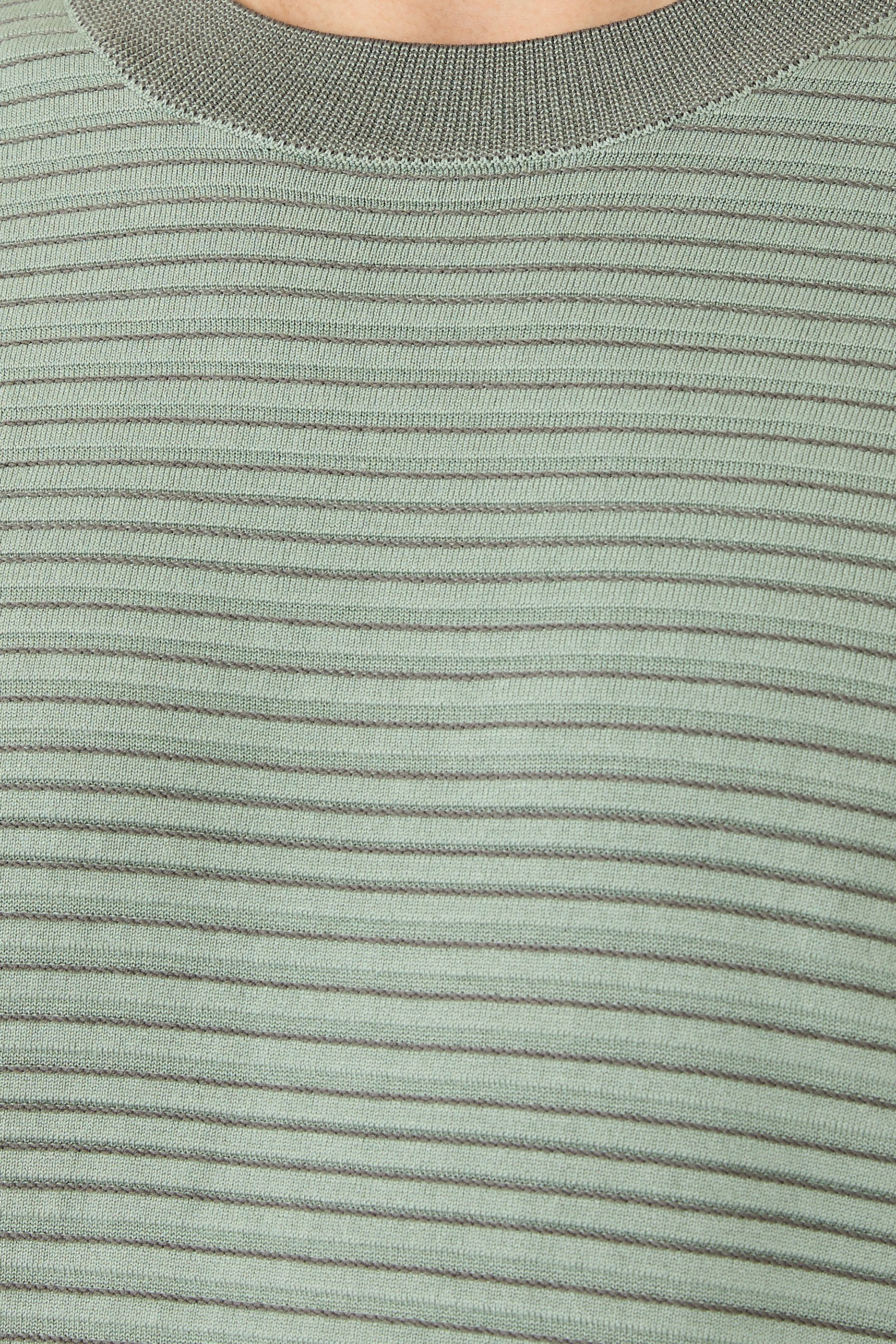 كنزة ناينتي ون بنقشة خطوط