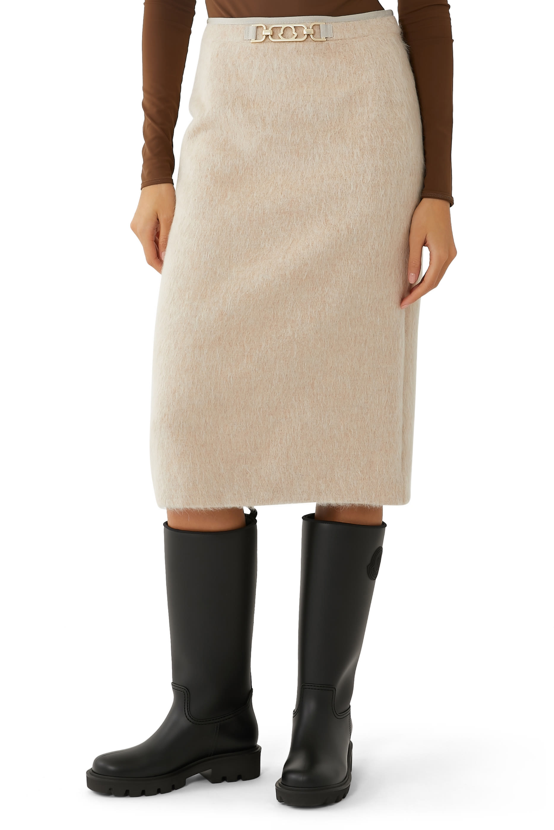 تنورة متوسطة الطول