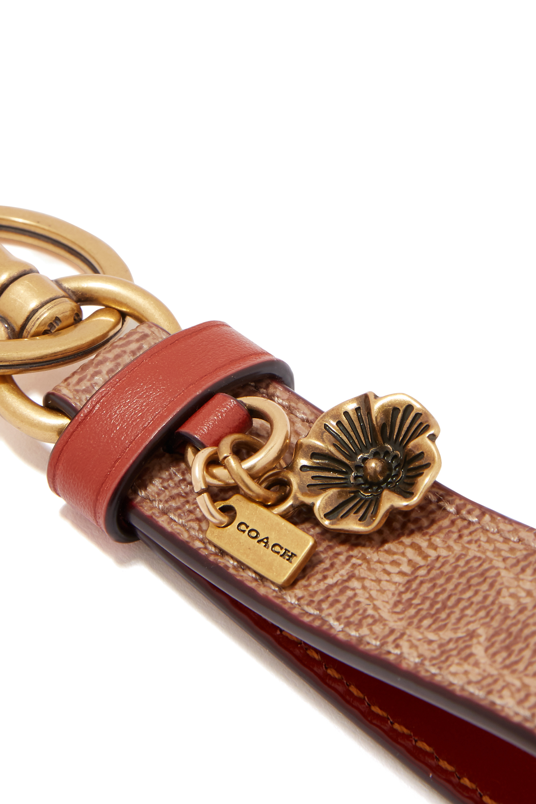 دلاية بحلية قنب بشعار الماركة